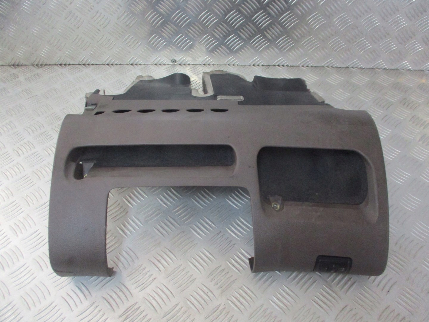 OSŁONA DESKI DOLNA AUDI A4 B5