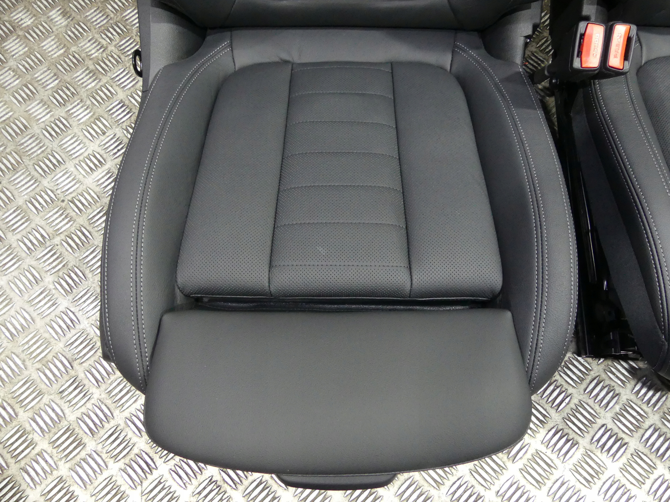 BMW 4 G26 спорт обивка кресла диван тунель 295 ЛС