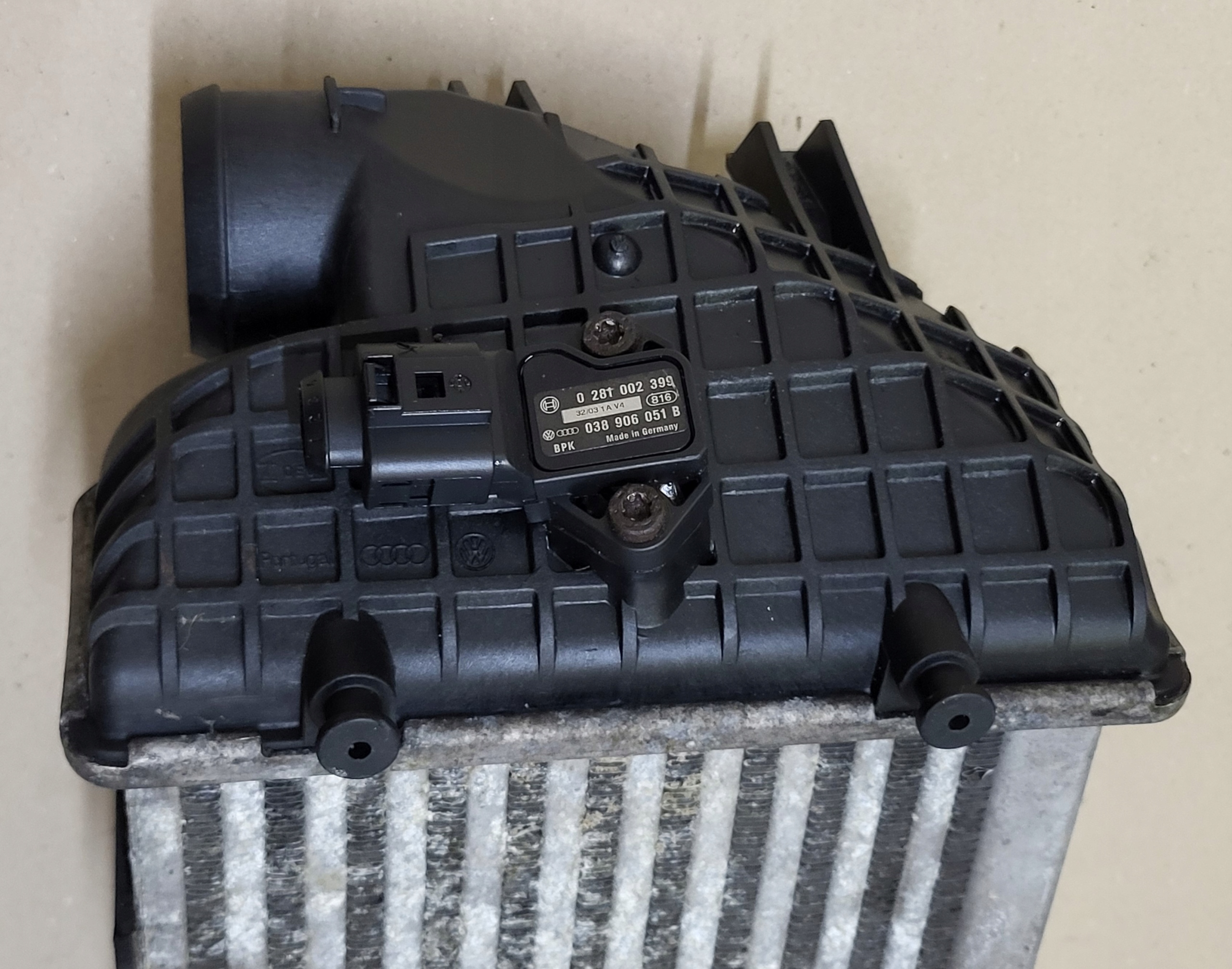 Kühler INTERCOOLER luft Sensor AUDI A4 B6 B7 8E 2.5 TDI OE