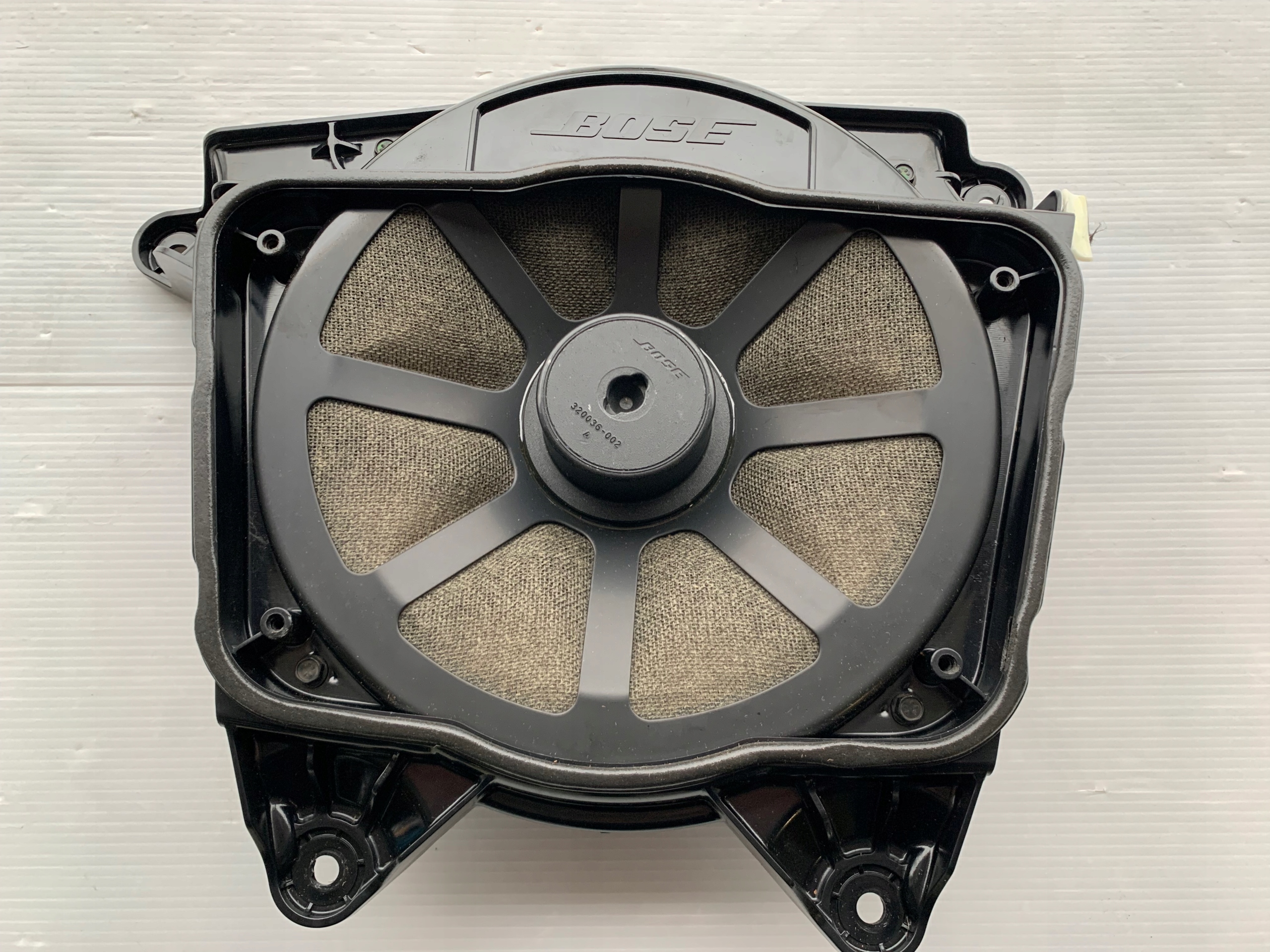 4H0035481A - AUDI A8 D4 4H сабвуфер BOSE