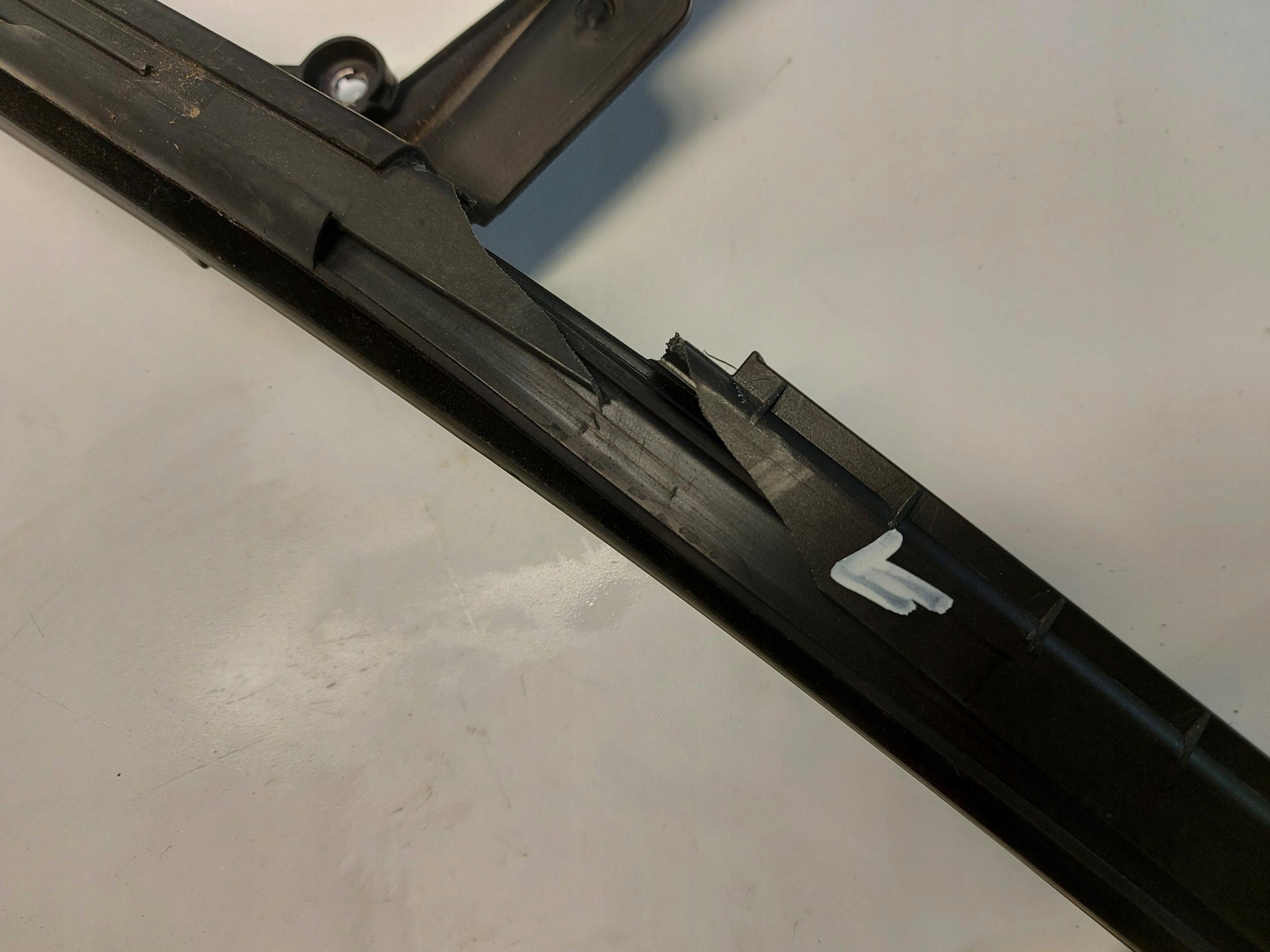Ford Explorer VII R2KB, gasket windows right front R2KB-R2150-A
