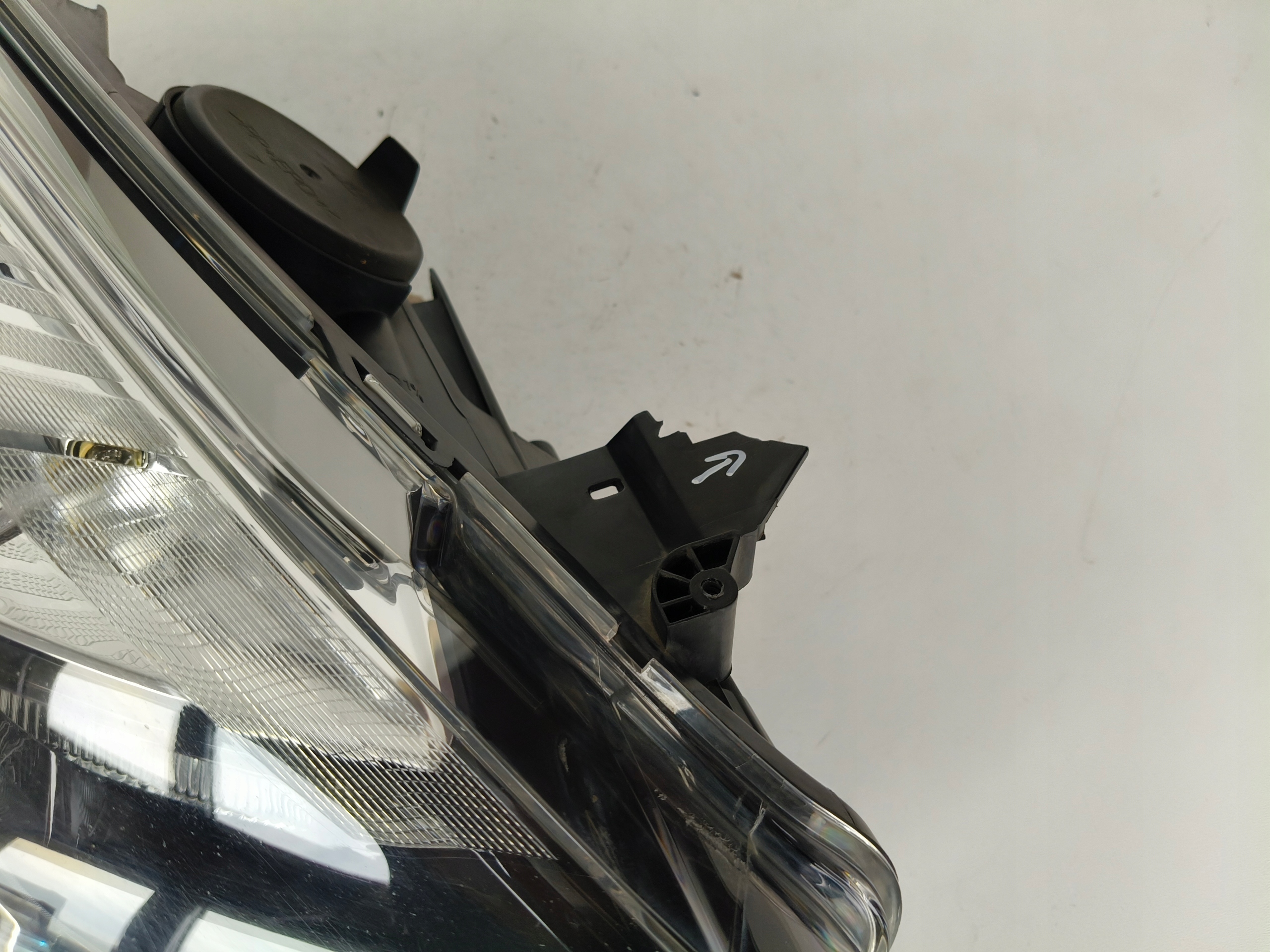 light right REFLEKTOR RENAULT CLIO IV 12