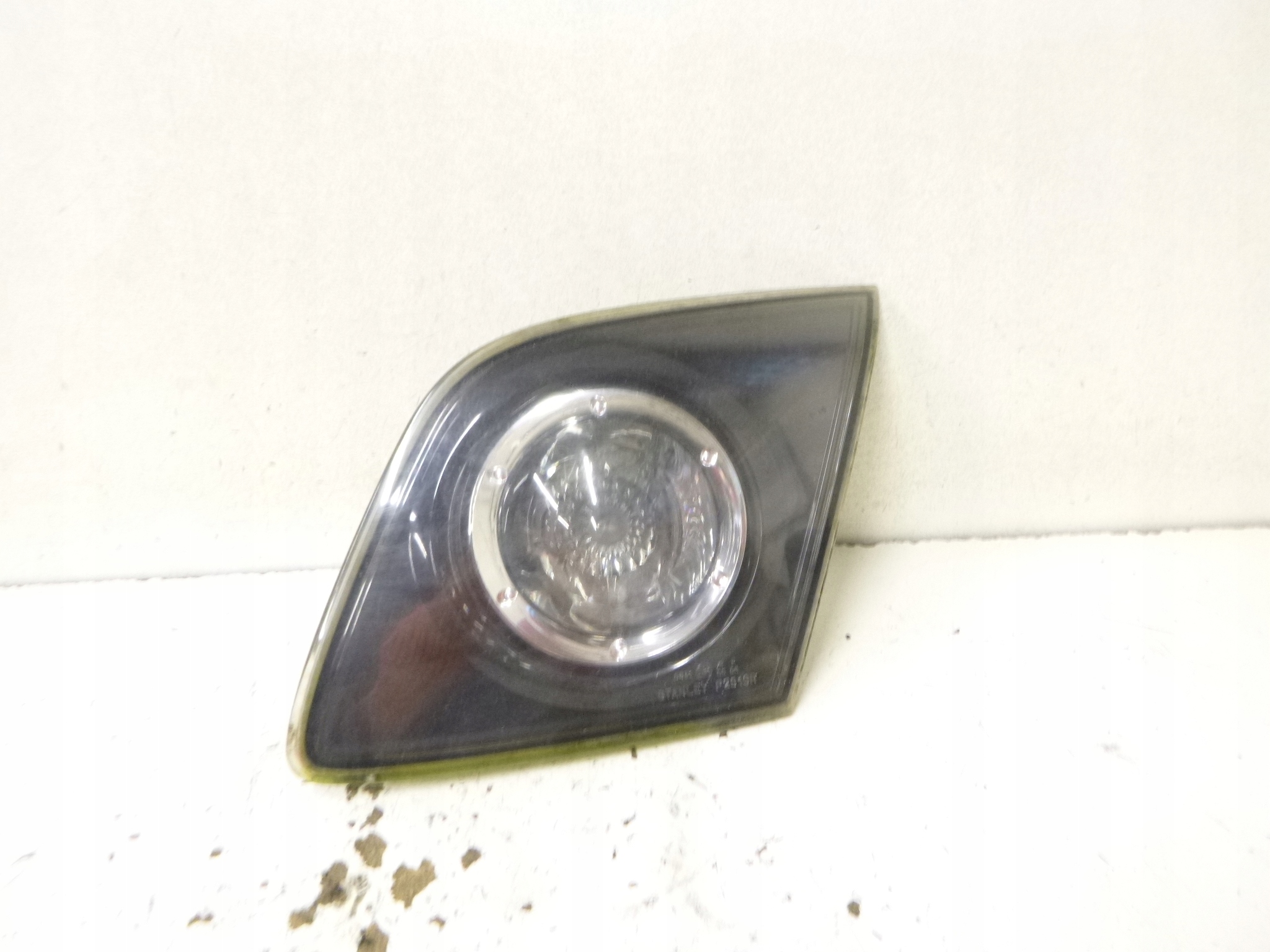 light rear right z bonnet Mazda 3 2005r.