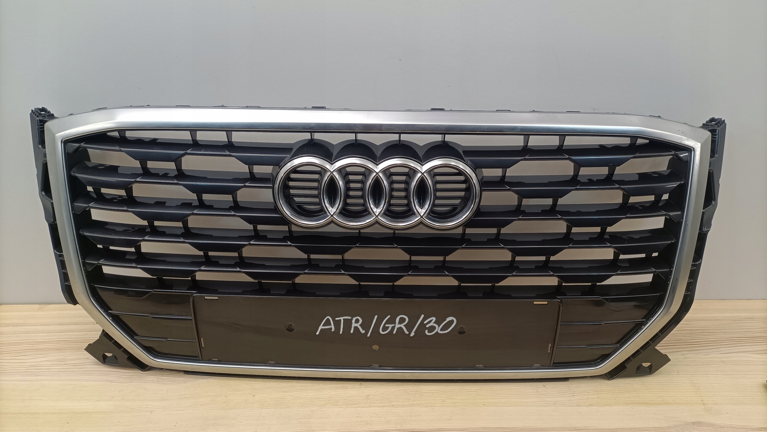 Audi Q2 Kühlergrill FRONTGRILL Kühlergitter 81A8536510G - Thumbnail 1