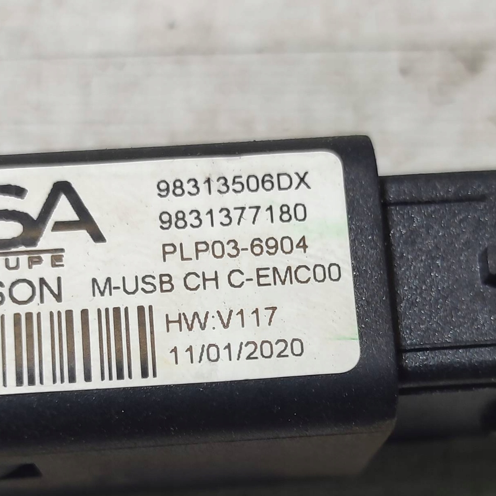 Peugeot 2008 II 2020 adapter / Zlacze USB