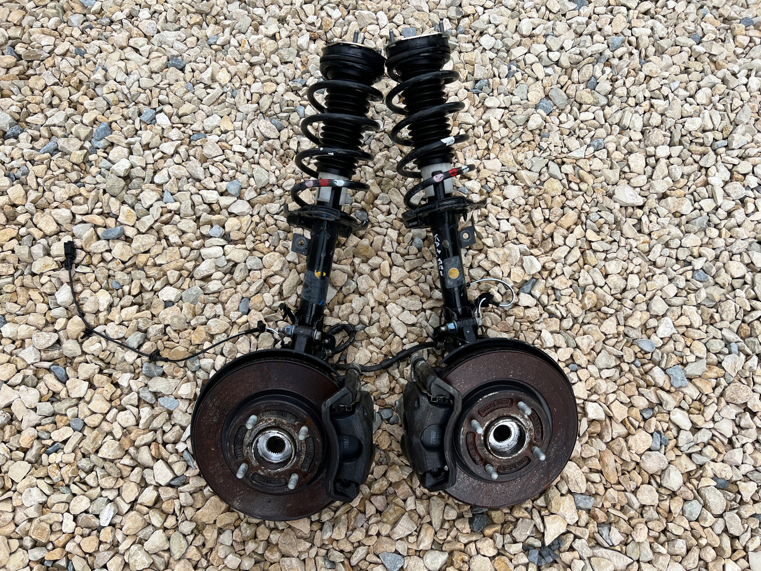 FORD КА+ ПЛЮС АМОРТИЗАТОР ЦАПФА ПРАВА