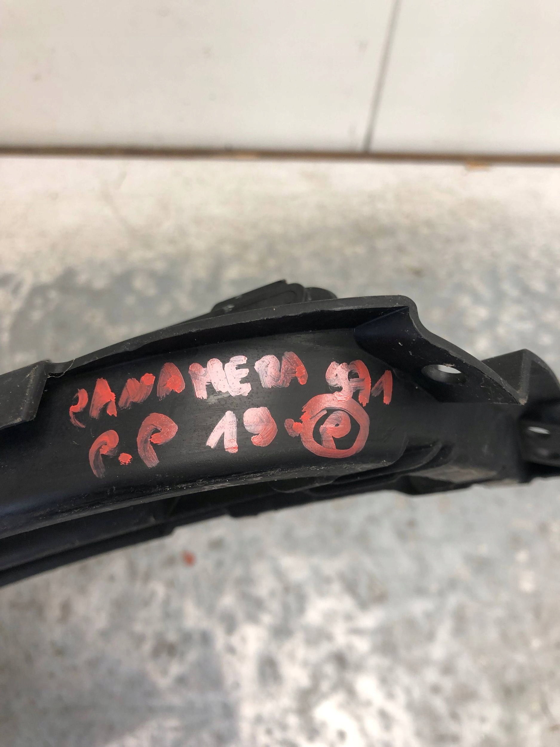 grid of a bumper right front PORSCHE PANAMERA 971 971807986