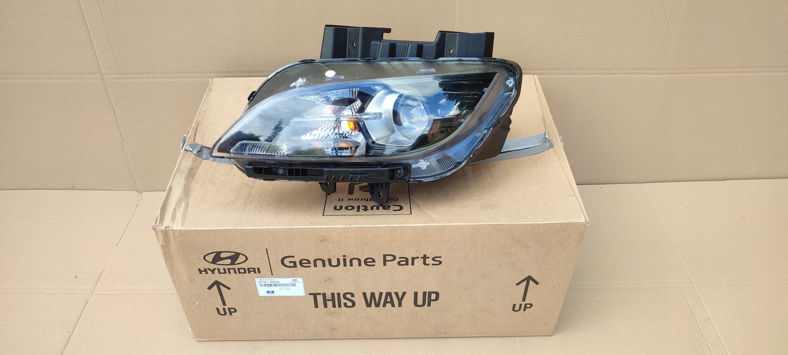 HYUNDAI KONA LIFT REFLEKTOR LAMPA LEWA PRZÓD SOCZEWKA IDEALNA