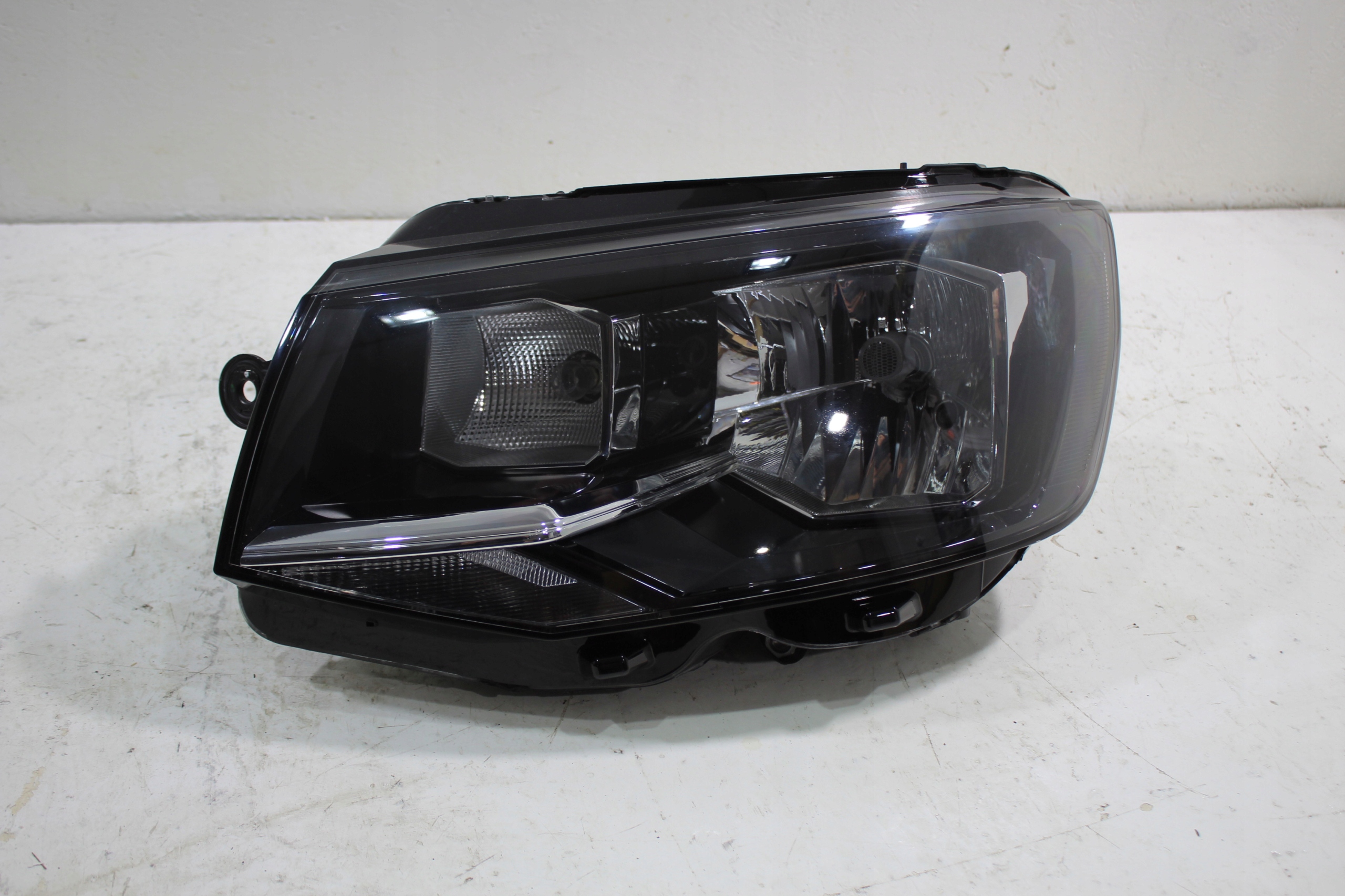 VW T6 lampa lewa przód przednia Strona zabudowy lewa