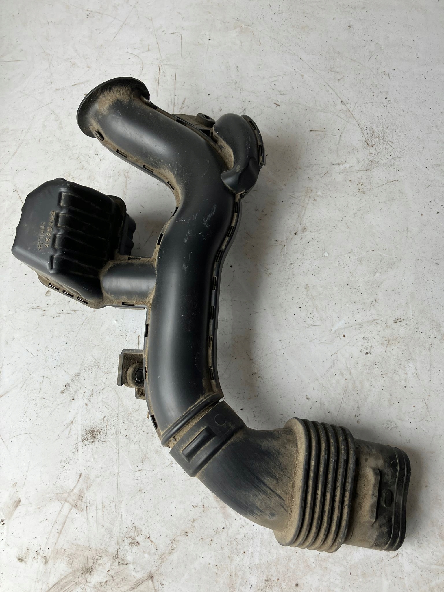 pipe LAPACZ REZONATOR TWINGO III 165559798R