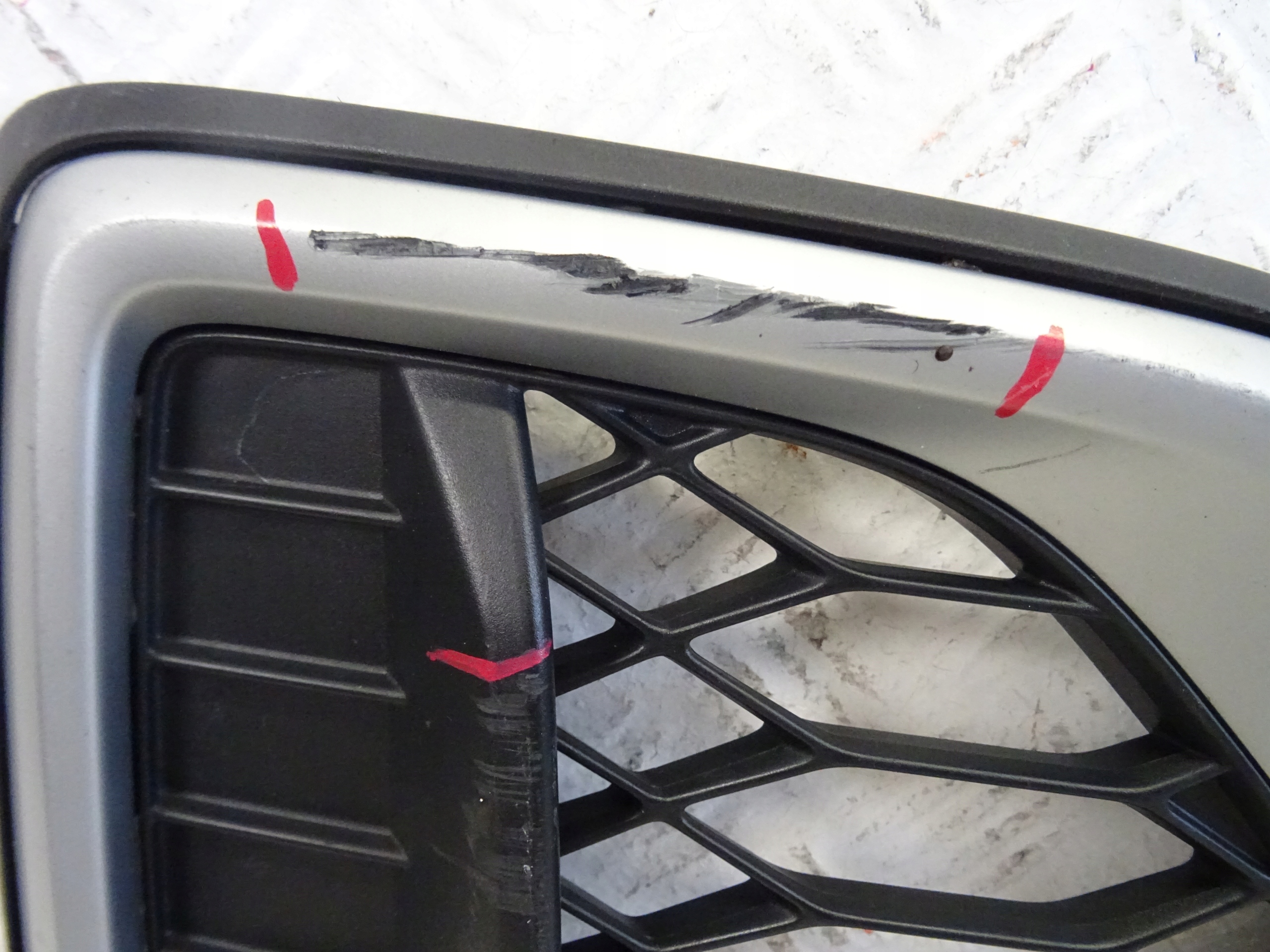grid of a bumper front front right AUDI Q2 LIFT S-LINE 81A807682Q