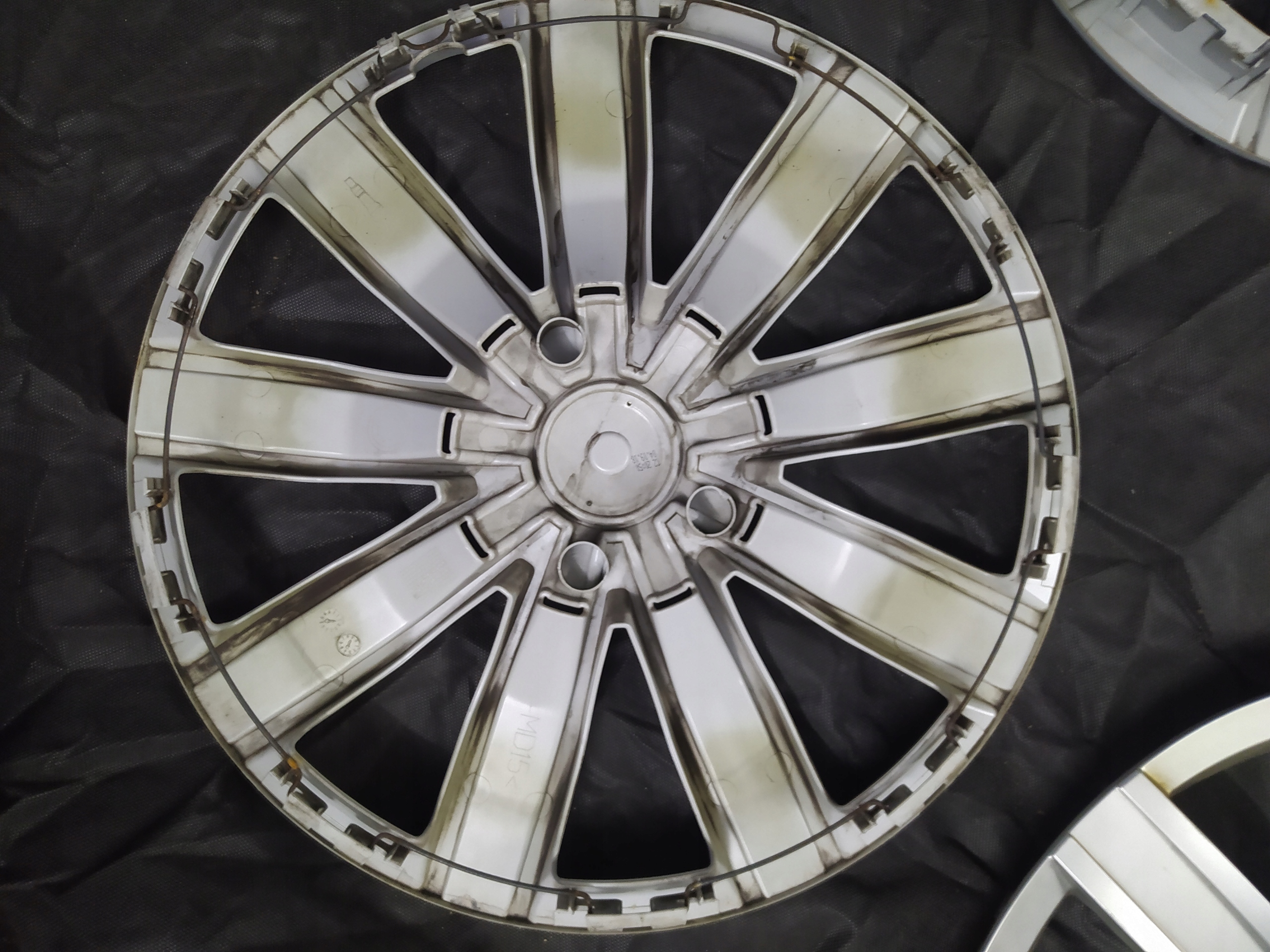 KOŁPAKI DEKLE VW ORYGINAŁ 17 5NA601147A Kolor Srebrny