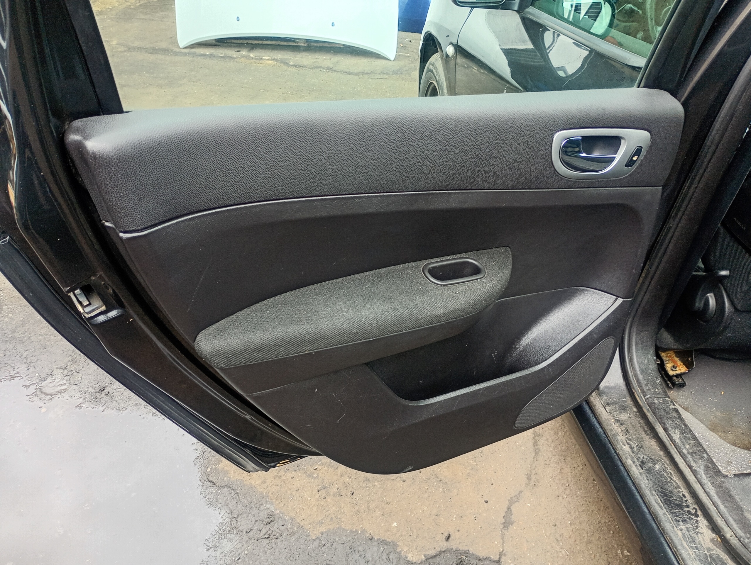 upholstery side left rear part Peugeot 307 SW 02-08