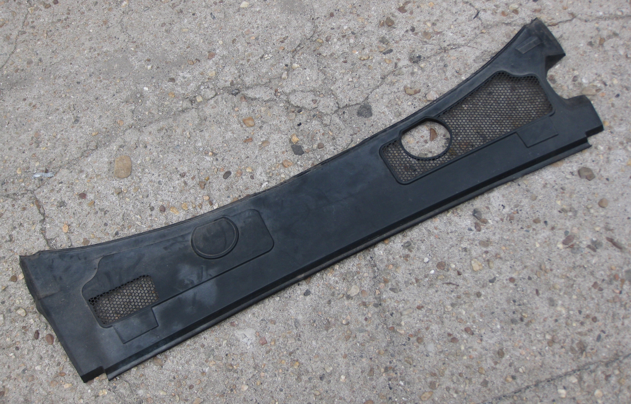 AUDI A6 C6 2.4 6V 05R torpedo 4F1819447