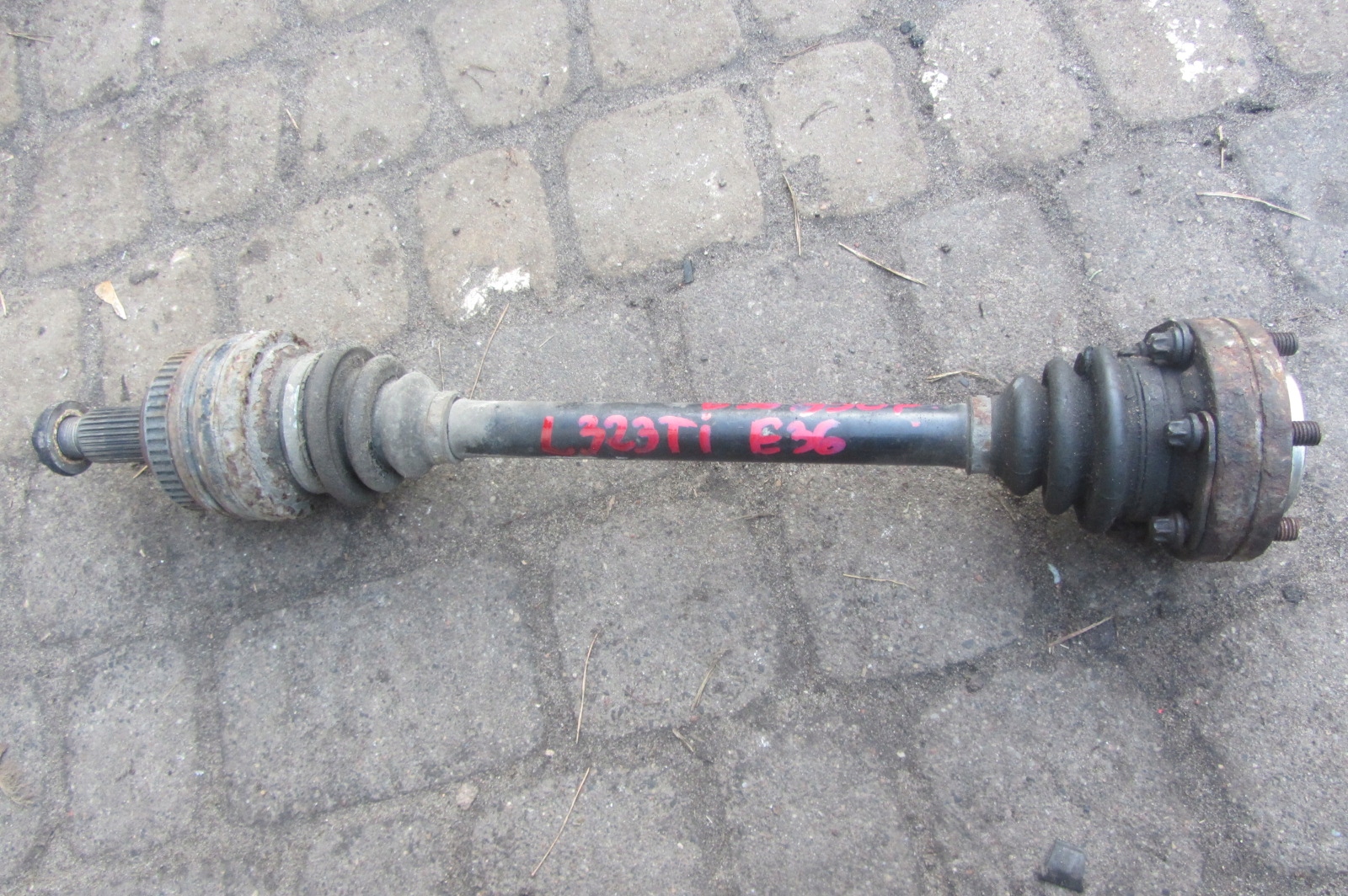 Полуось левый BMW E36 COMPACT 323 и 2.3 и большая головка