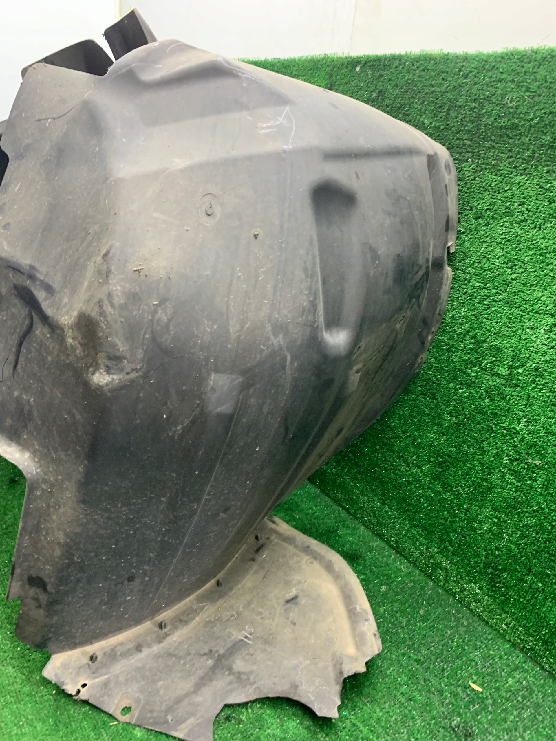MERCEDES R W251 mudguard left front A2518840522 A2518840922