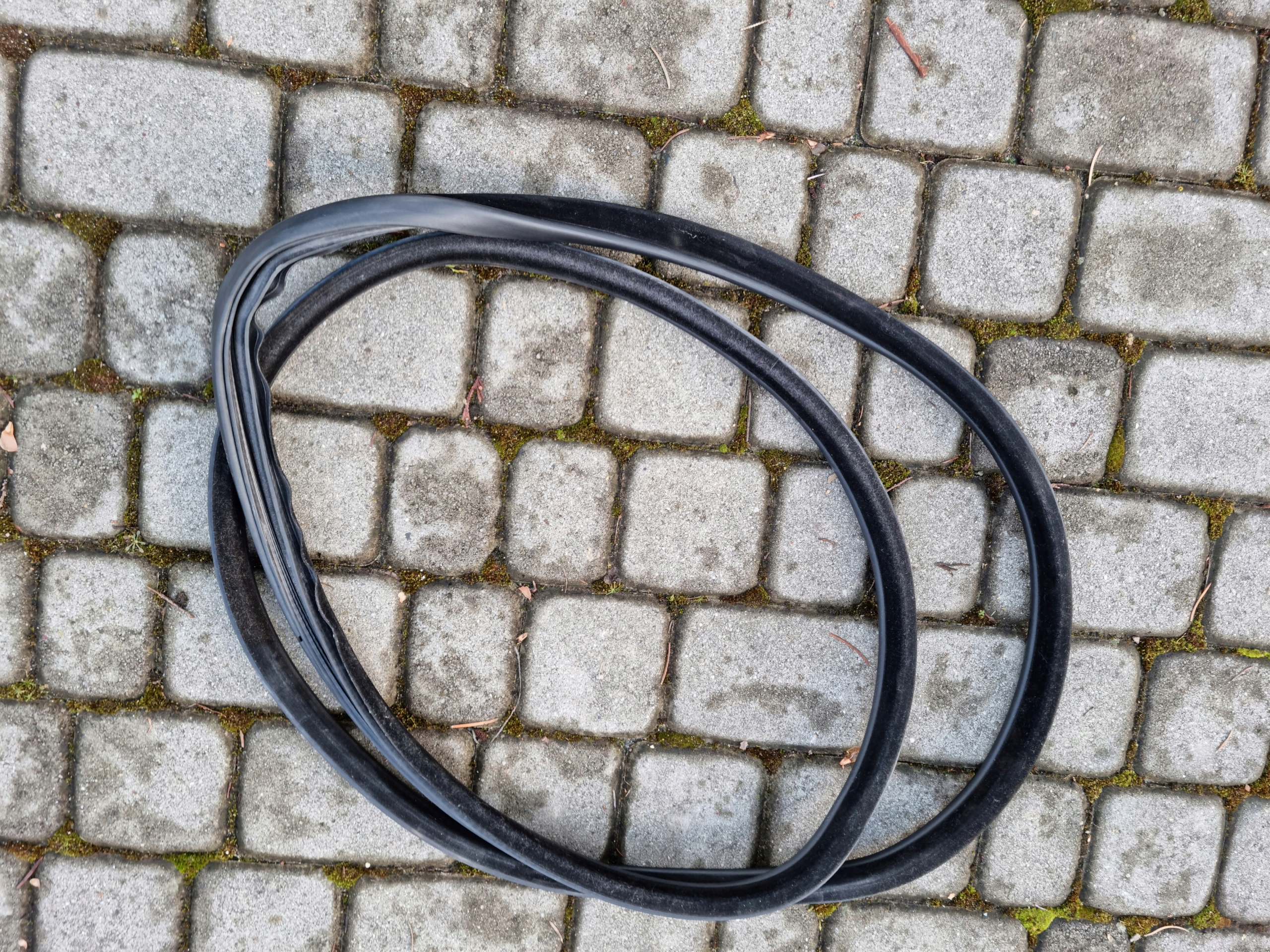 Уплотнитель двери кузова левый ПД BMW F10 F11