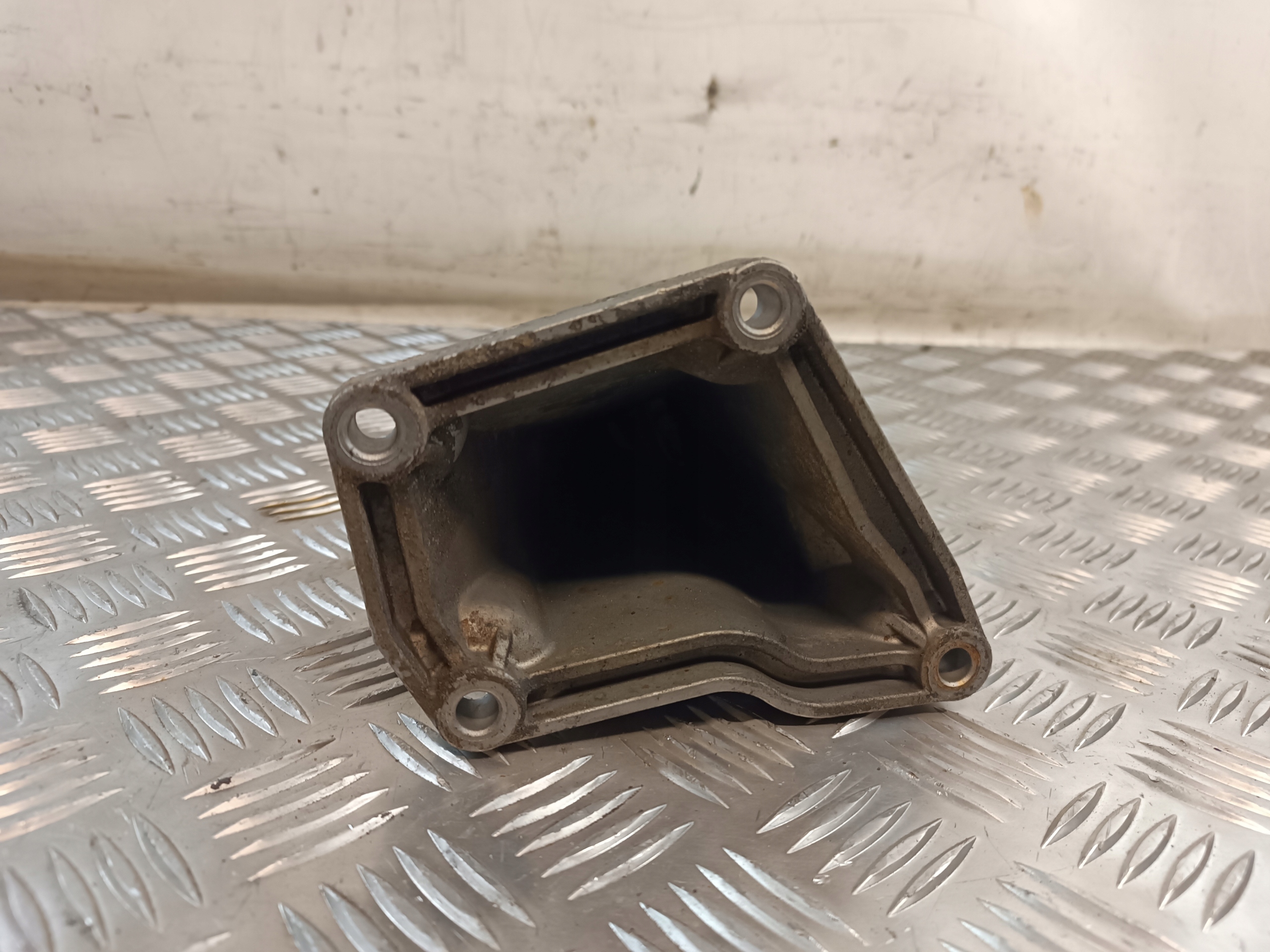 engine mount right 2211 6763218-01 BMW E60 2.0D 2006r