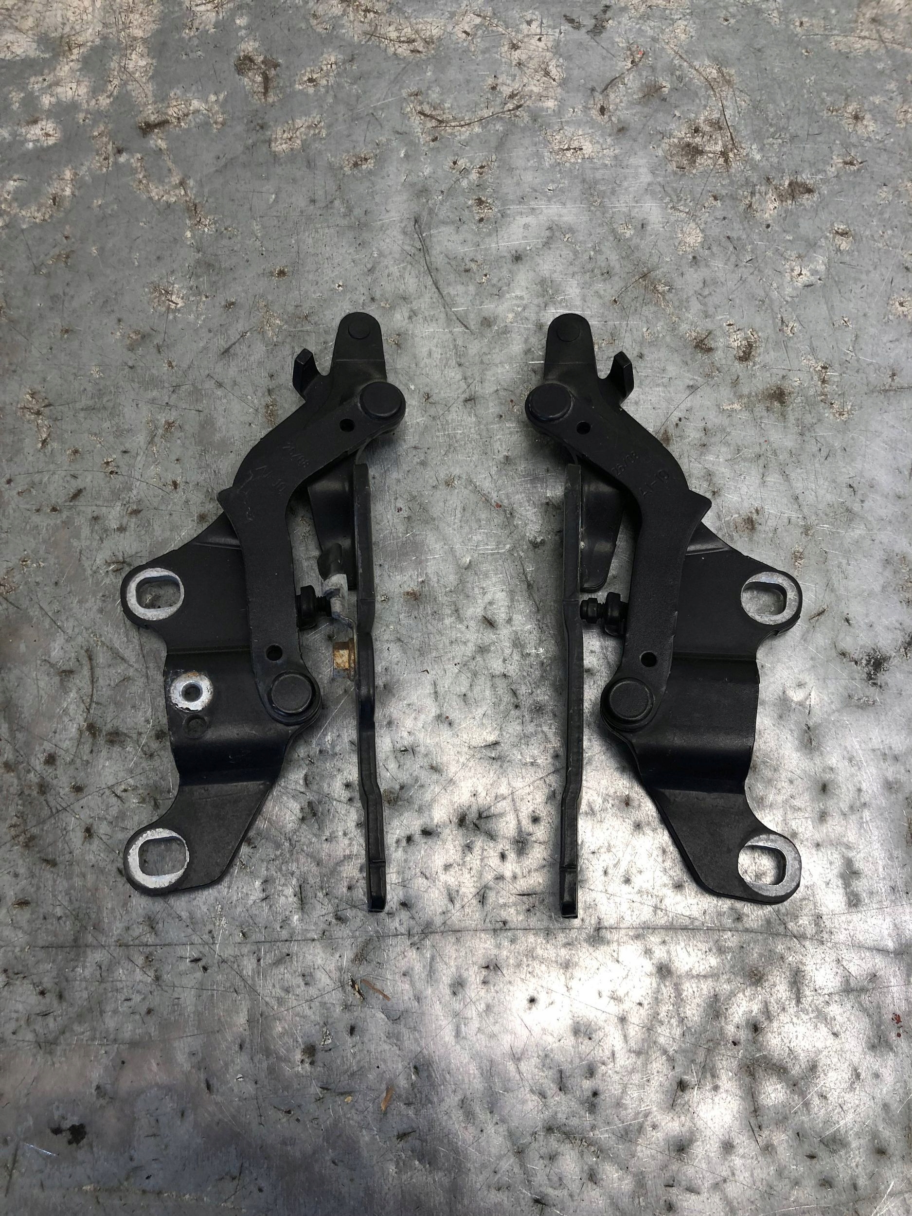 bonnet hinges BMW E90 7115263 7115264
