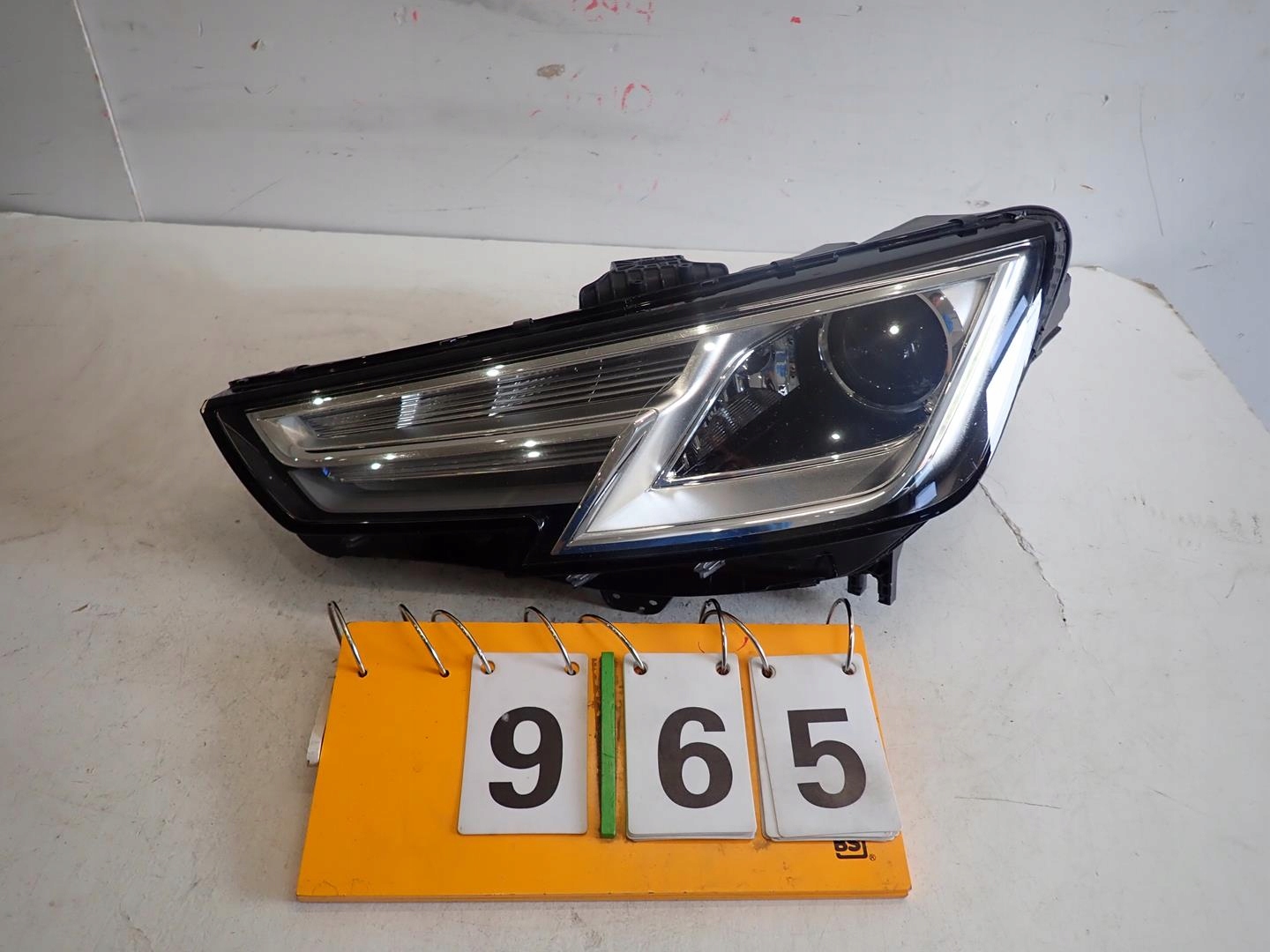 light front front left AUDI A4 B9 2015- BI-XENON 8W0941005