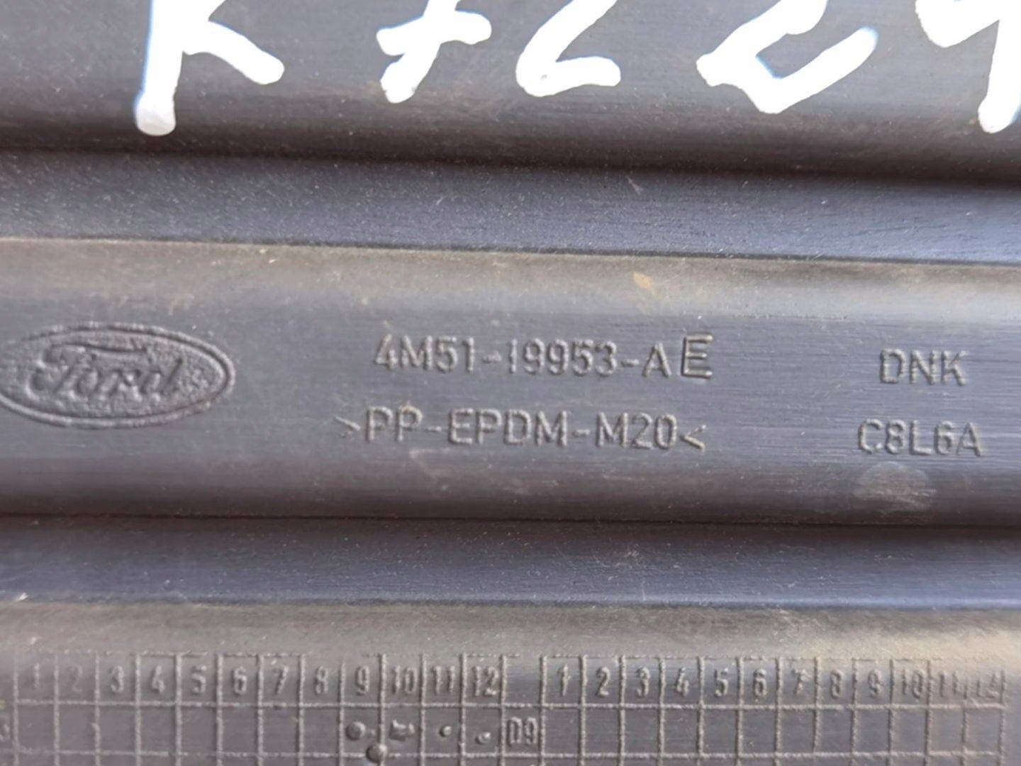 side grid of a bumper left side Ford Focus 2 2008 4M51-19953-AE