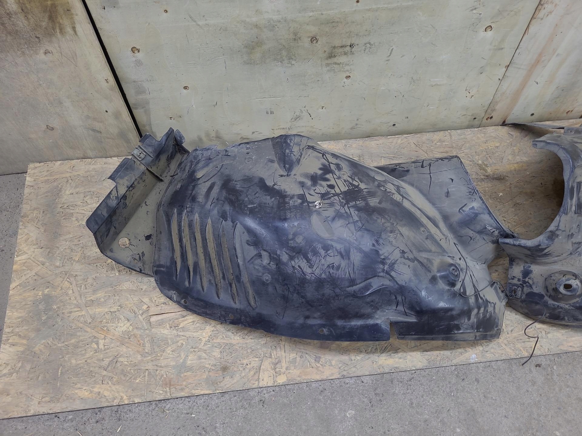 mudguard front left side Mercedes-Benz C W204 2008 A2046981330