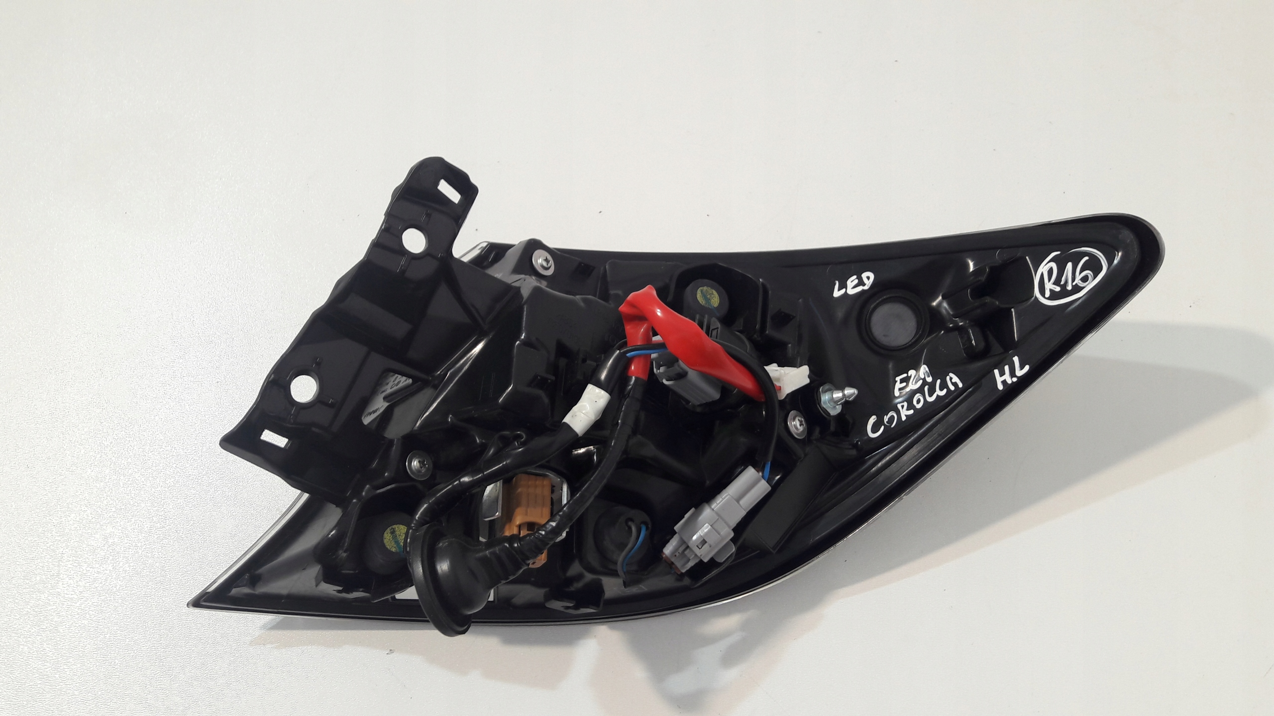 TOYOTA COROLLA E21 rear left light HATCHBACK LED (R16)