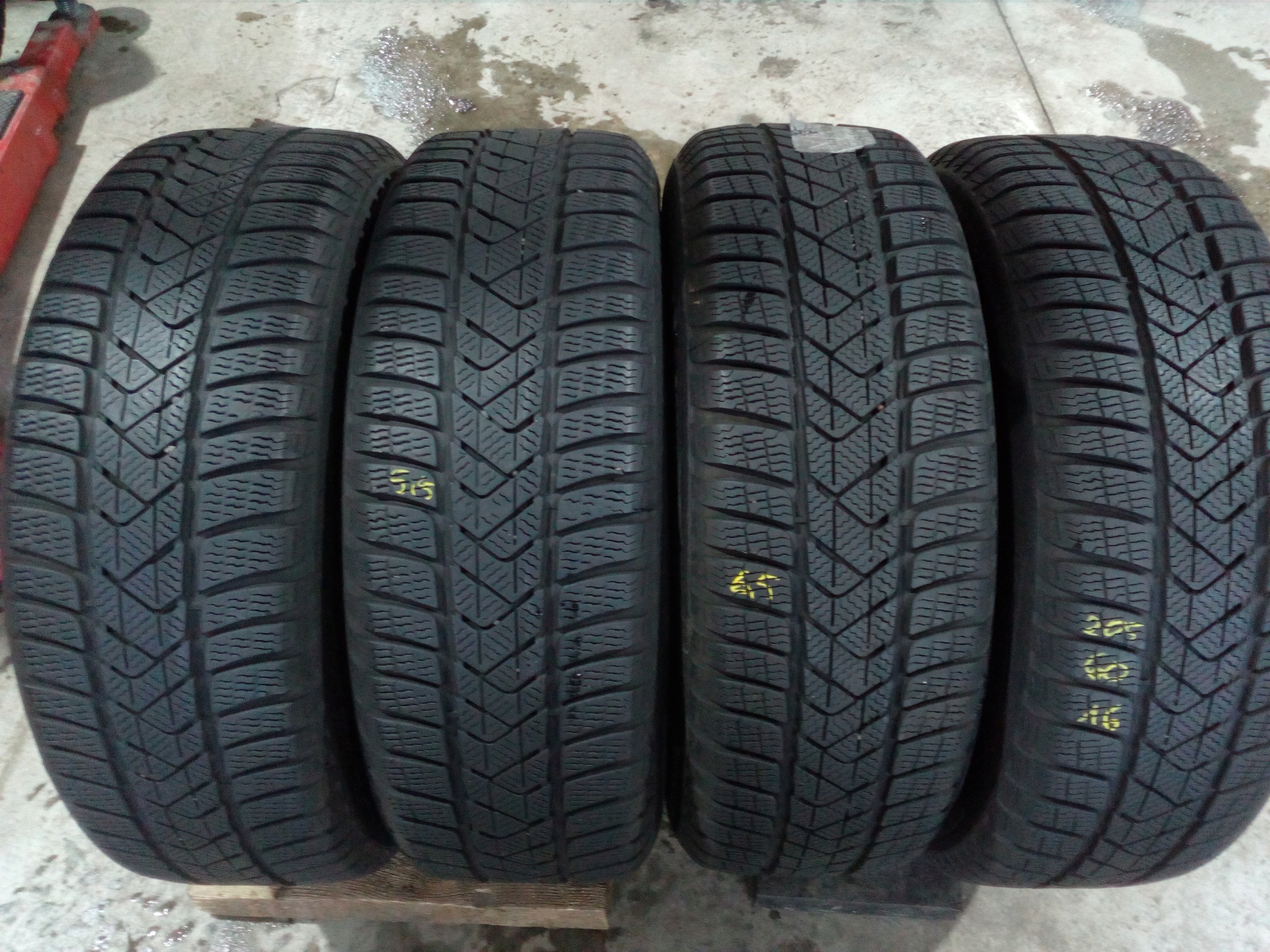 4SZT. 205/60R16 PIRELLI SOTTOZERO 3 WINTER K1
