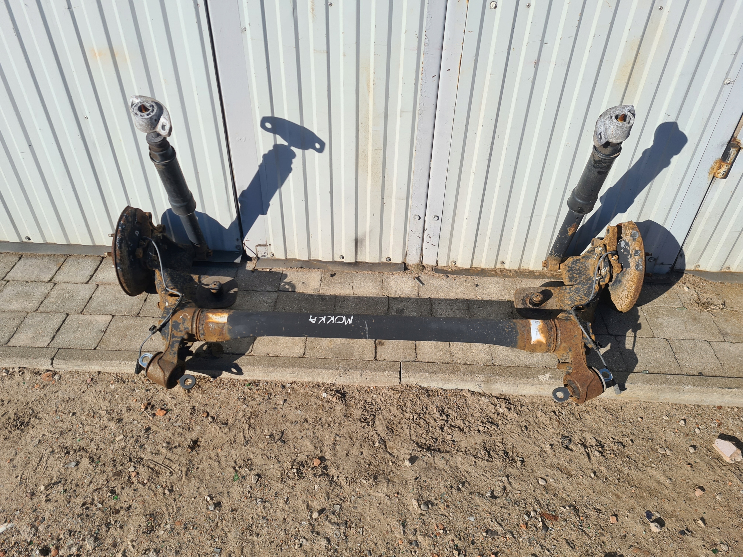 BELKA OŚ ZAWIESZENIA TYŁ TYLNA AMORTYZATORY CHEVROLET TRAX KOMPLETNA