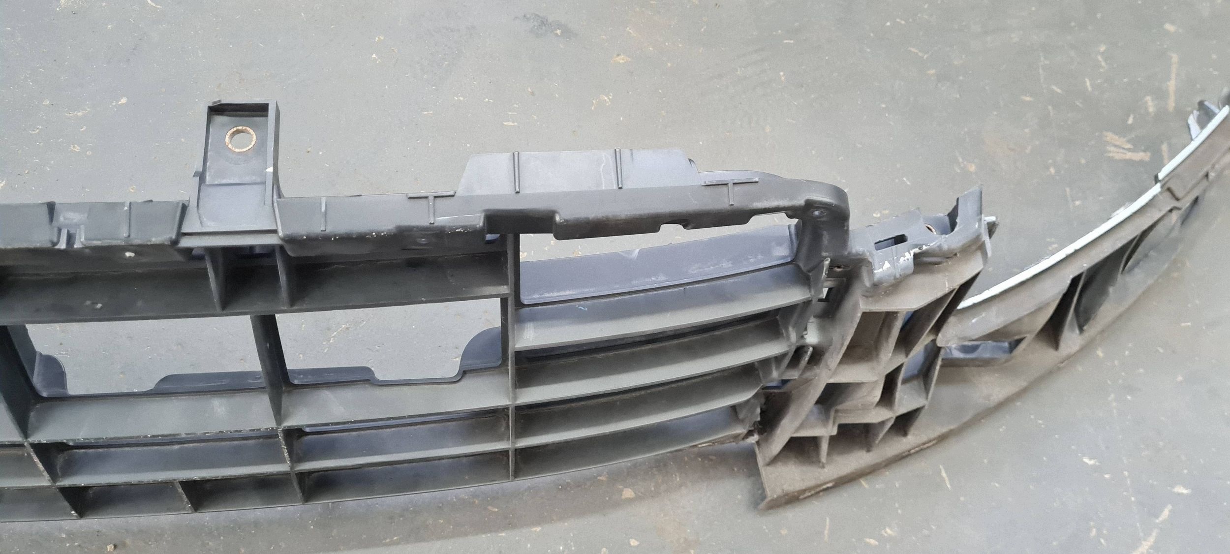 A6 C6 držák příčka nárazníku GRILLA SLINE 4F0807233E