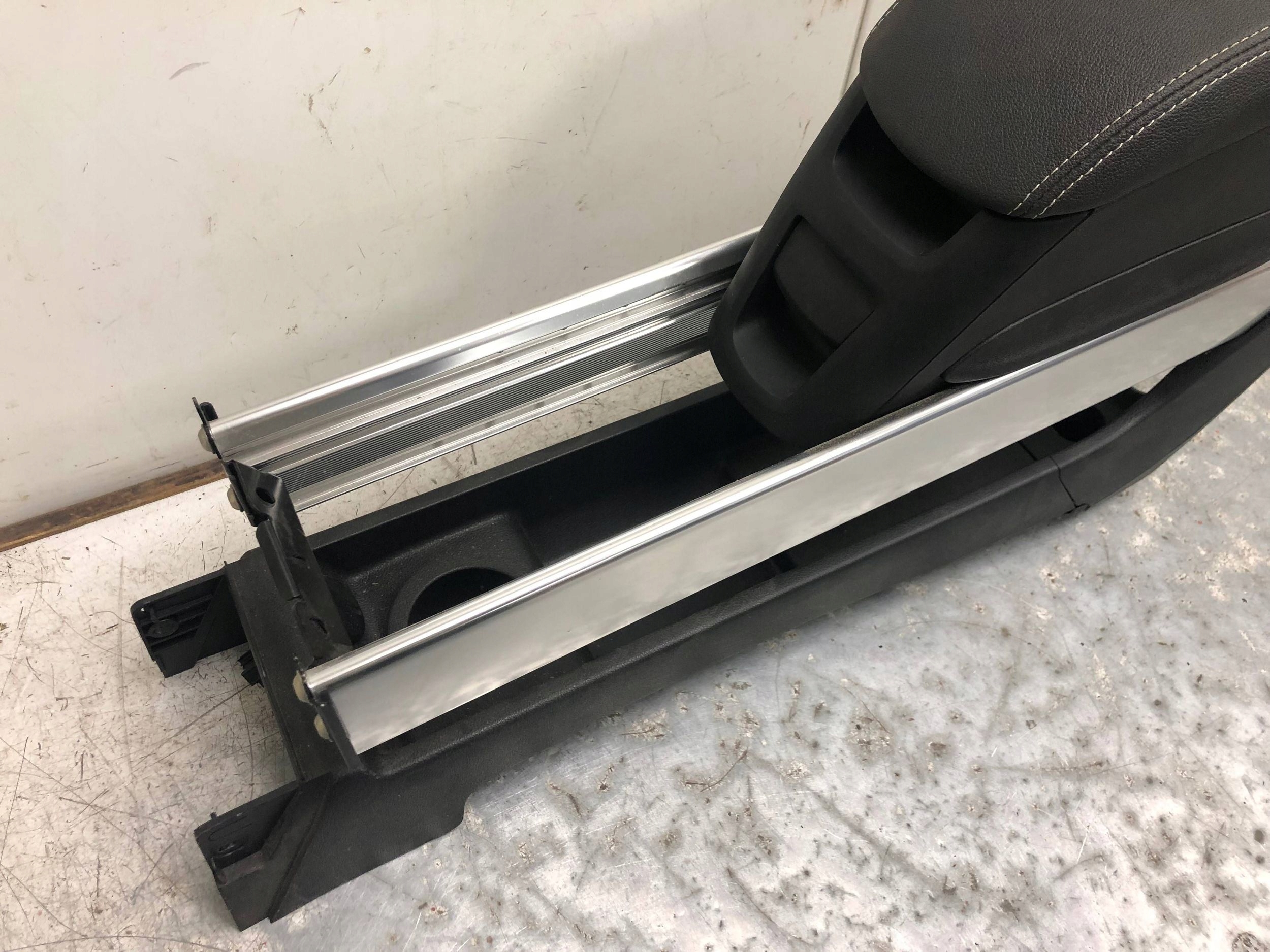 TUNEL central armrest OPEL MERIVA B LIFT 13411103