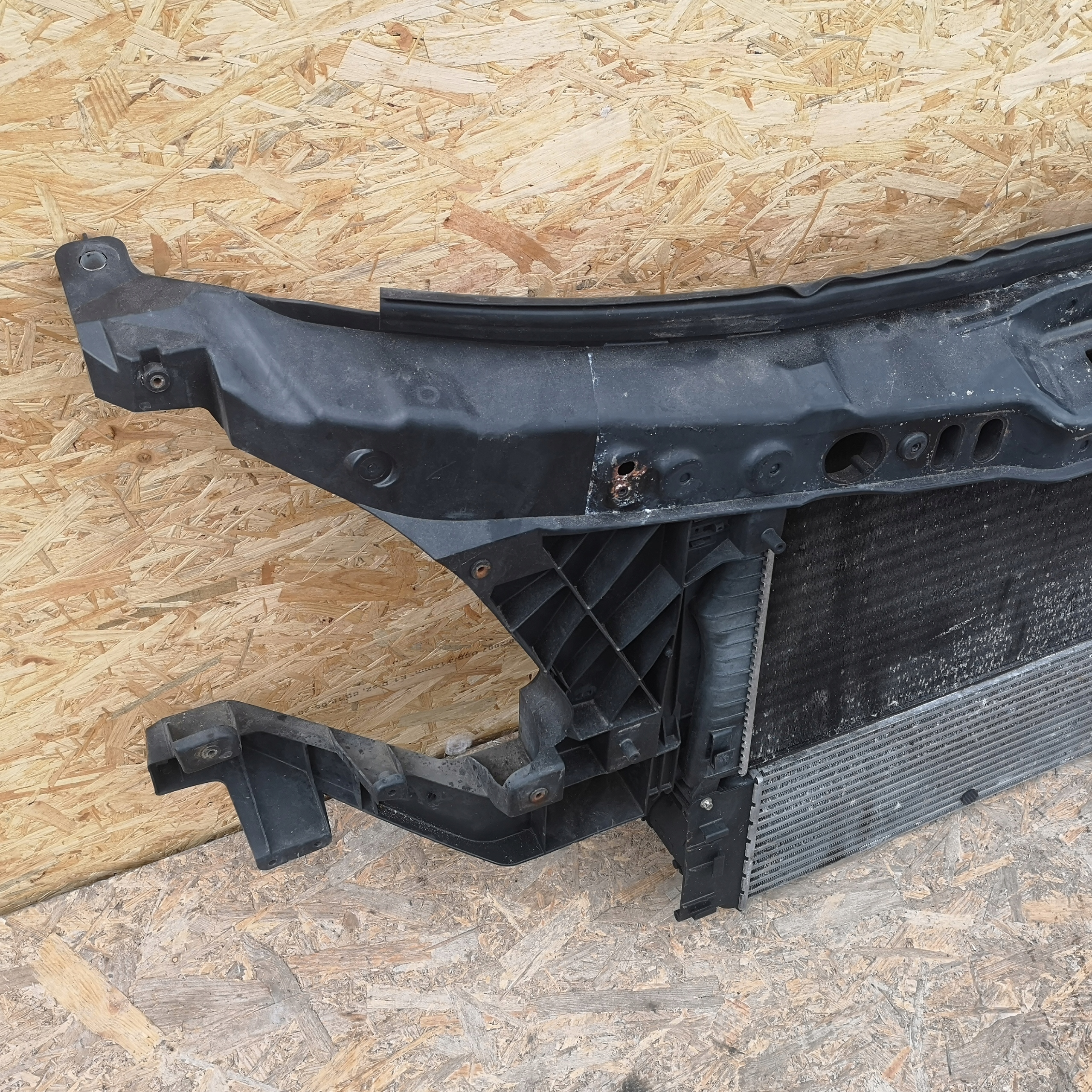 SPRINTER 906 PAS PRZEDNI 2.2 TDI CHŁODNICE Numer katalogowy części 906