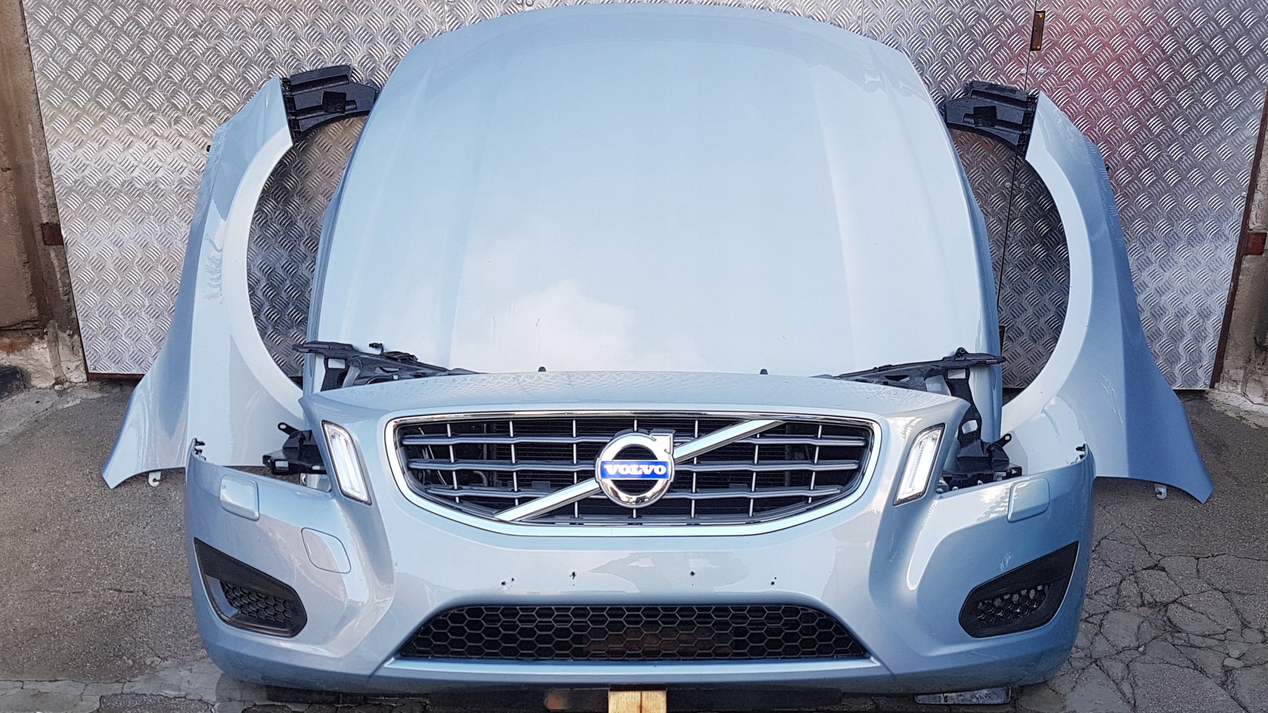 PARAFANGO DESTRA VOLVO S60 V60 10-13 LAK: 490-46