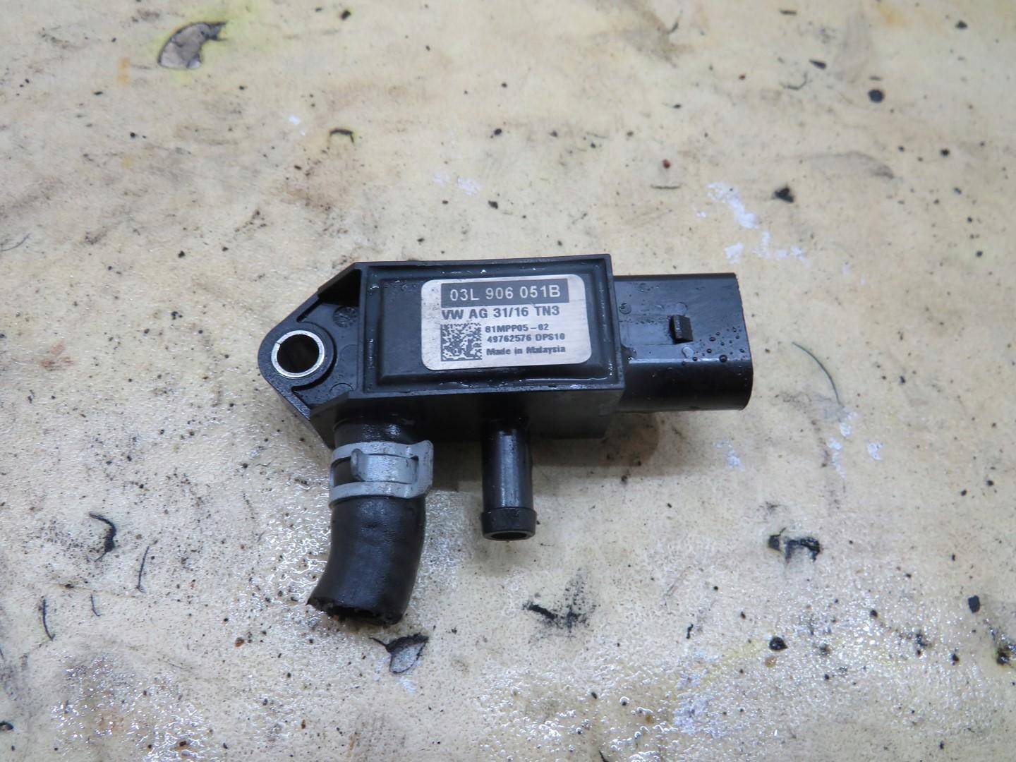 CZUJNIK CIŚNIENIA PASSAT B8 2.0 TDI 03L906051B