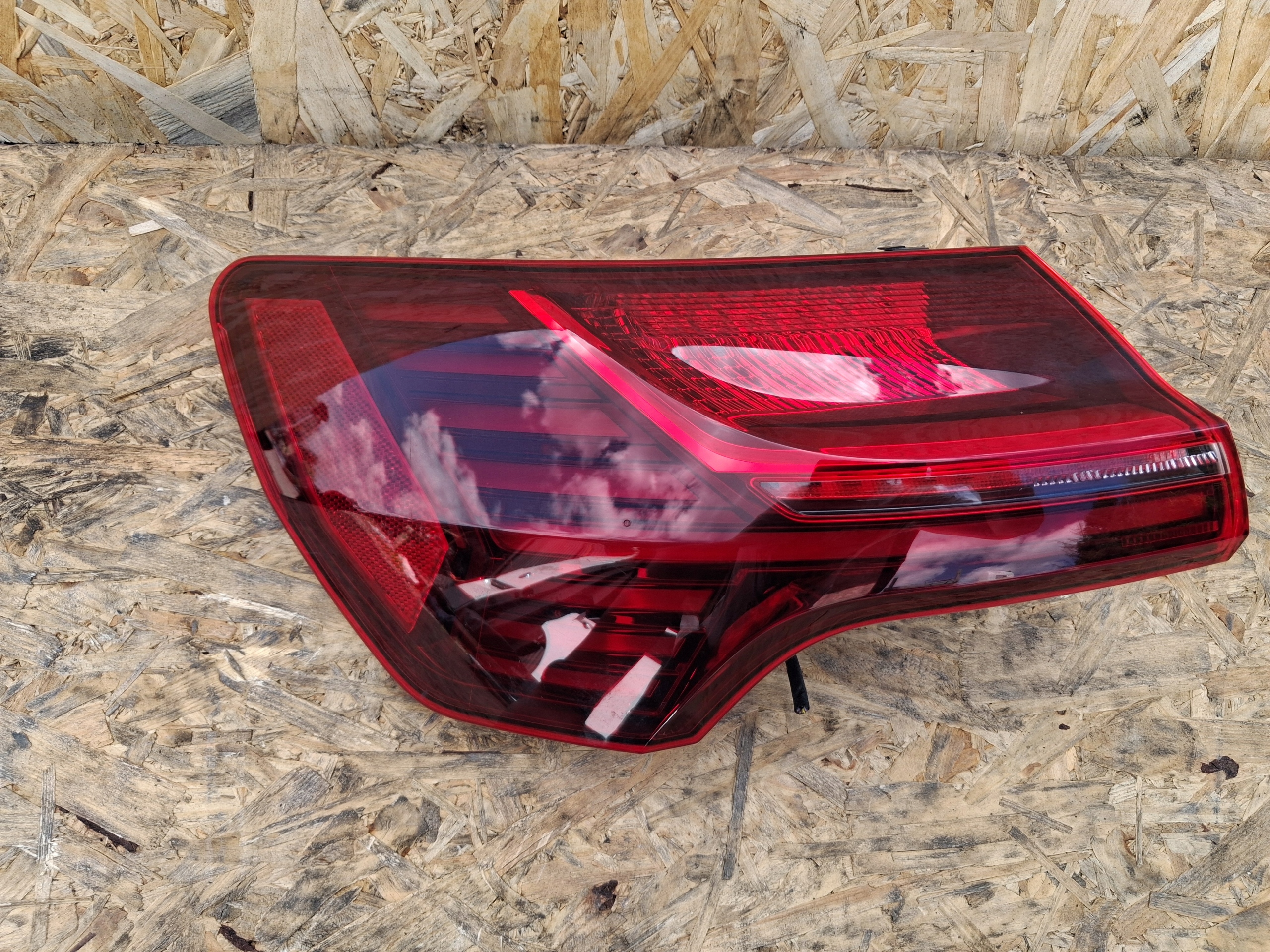 light left rear left rear part AUDI Q8 E-TRON 4KE945091B