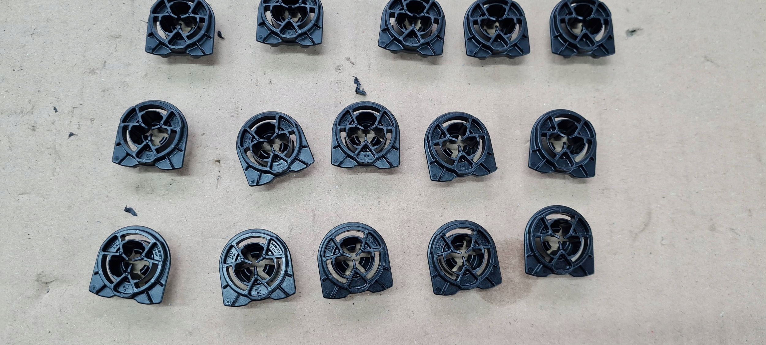 A6 C8 4K S6 защелки обивка 8V0868243B A7 Q7 Q8