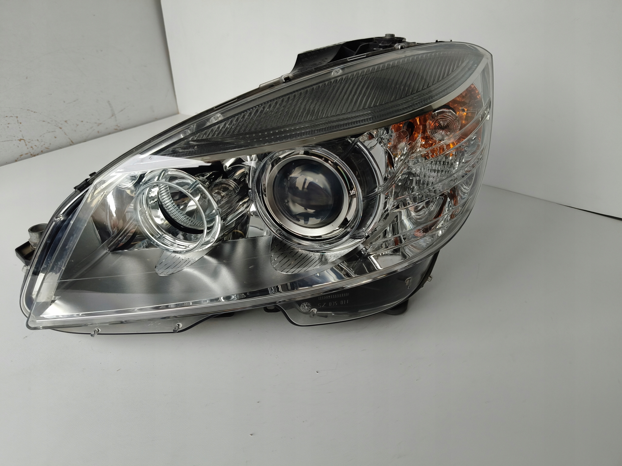 light left REFLEKTOR MERCEDES C-KLASA W204 07-10 XENON