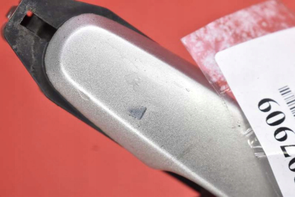 handle left front front SREBRNA 242303 TOYOTA COROLLA VERSO 2 II 04-09