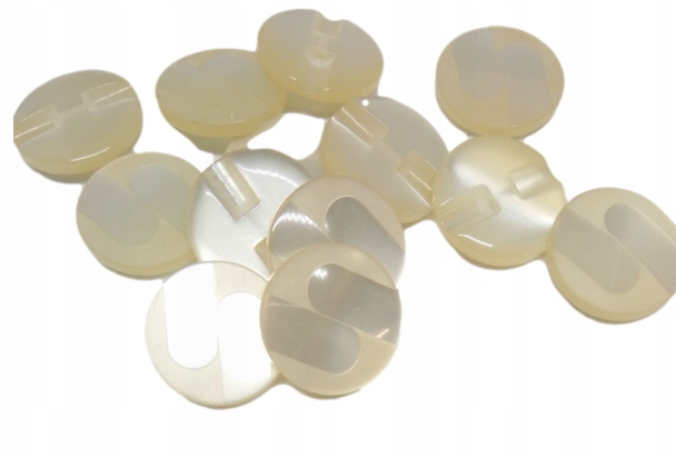 GUZIK plastikowy OZDOBNY 2,2cm KREMOWY