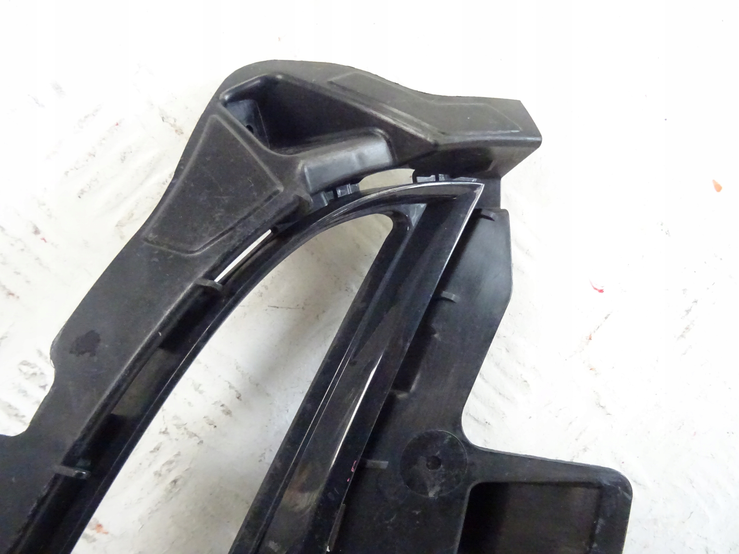 grid of a bumper front front right MG HS LIFT 10947219