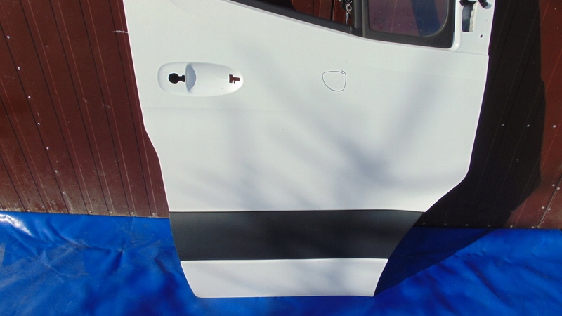 dveře pravý předek MERCEDES SPRINTER A910 A907 18-25R