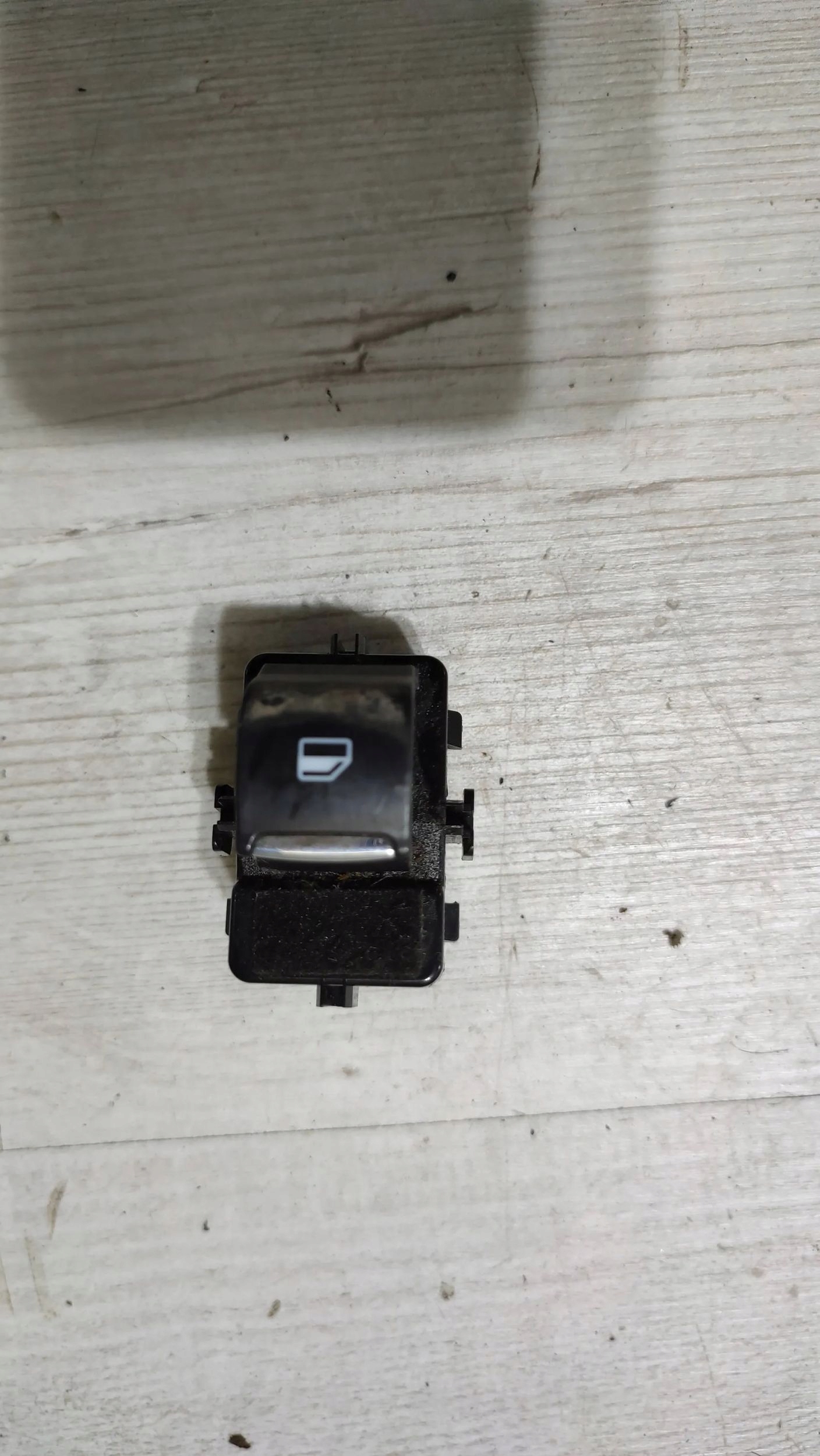 Ford Mondeo MK5 16r 2.0TDCi rear part side left switch windows