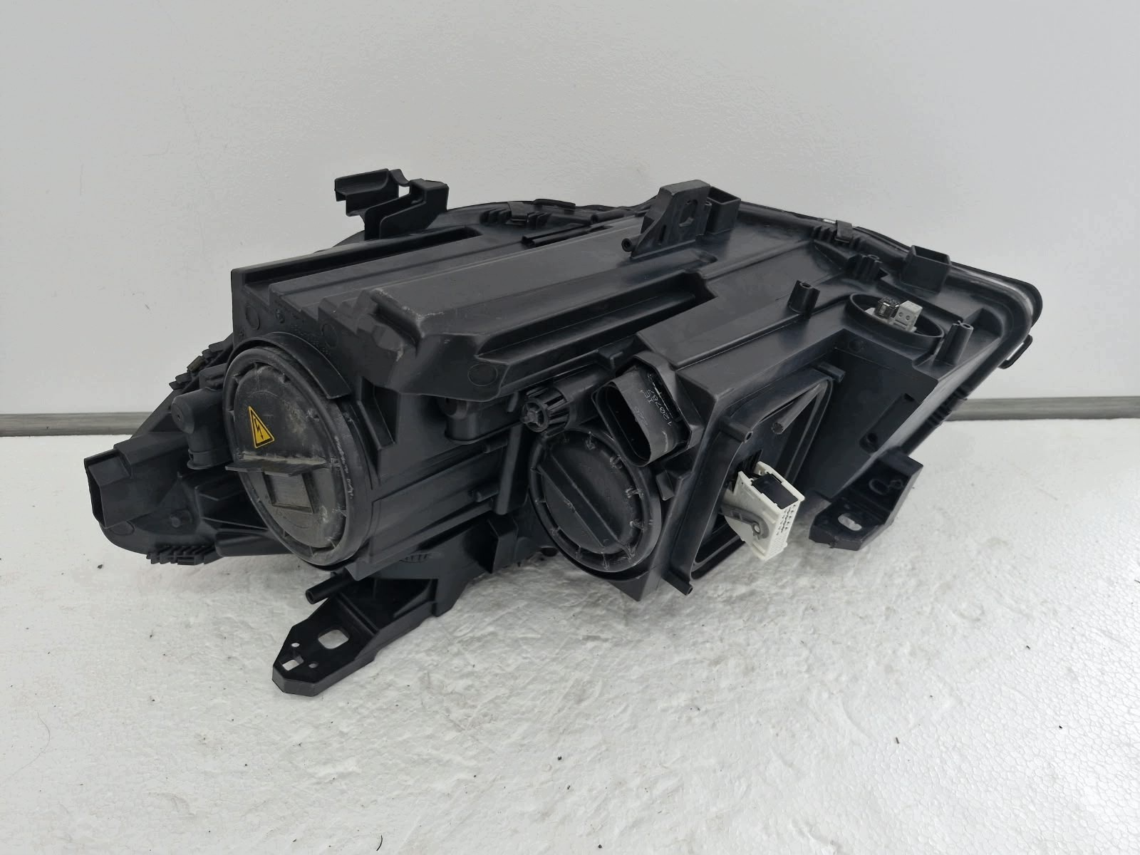 light right Mercedes CLA AMG 45 Bi-Xenon LED ILS red