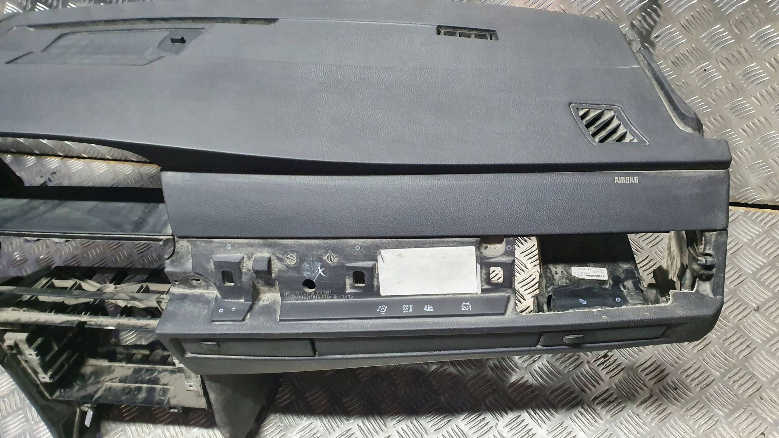 dashboard instrument panel cockpit console BMW 5 E60 E61 m-packet HUD HEAD UP 03