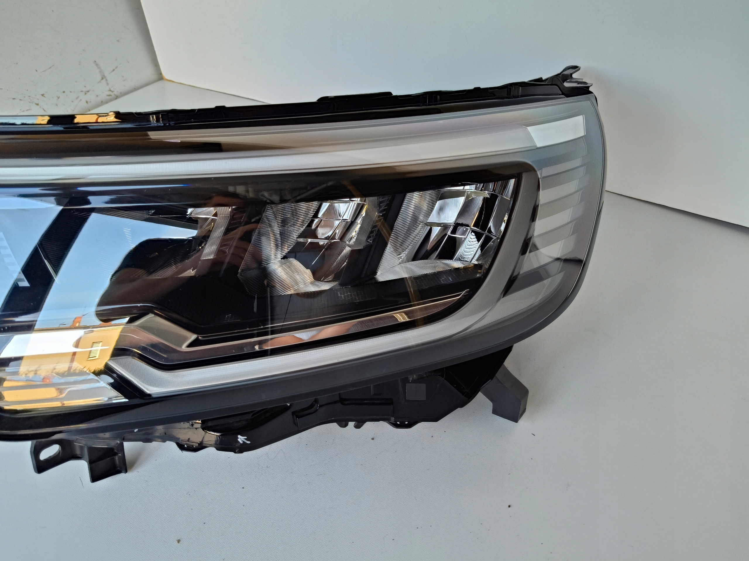 light left REFLEKTOR RENAULT KANGOO IV 21- FULL LED
