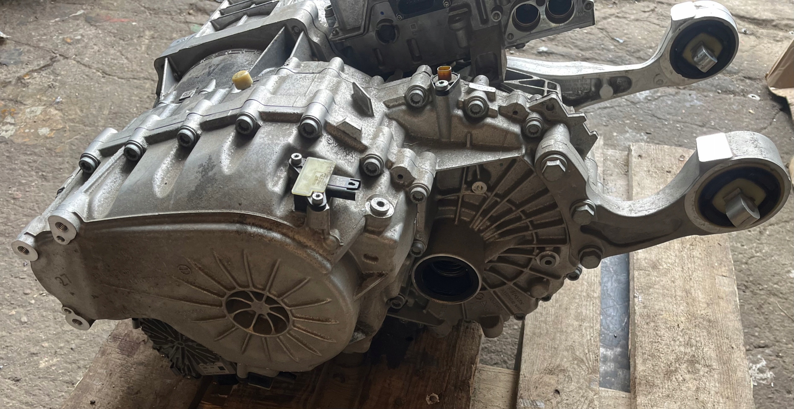 IDEALNY engine rear part rear EBF PORSCHE TAYCAN AUDI E-TRON 1