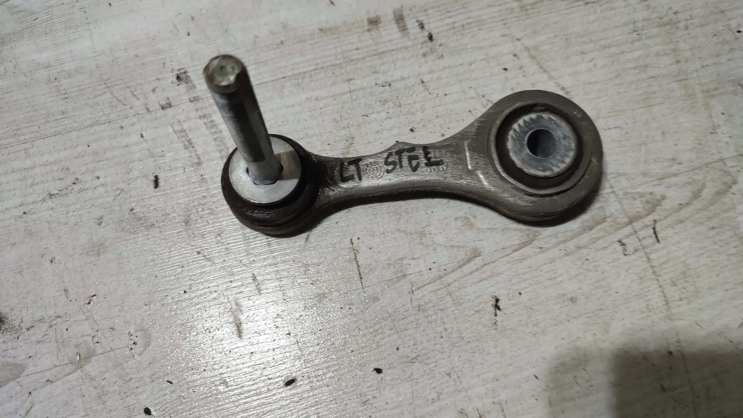 Alfa Romeo Stelvio 2.0T 21r. Querlenker links heck
