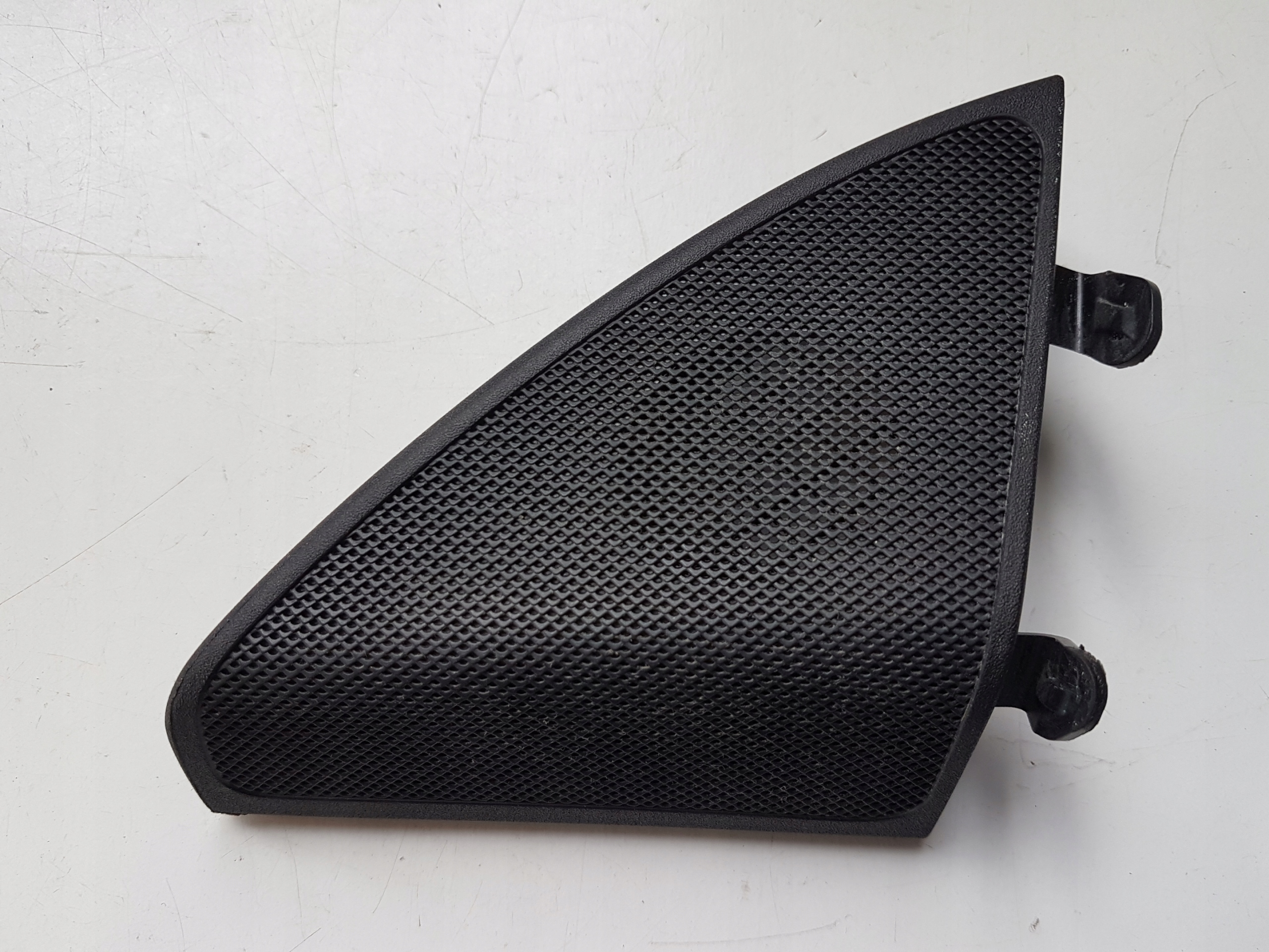 OSŁONA GŁOŚNIKA LEWA PRZÓD MERCEDES C-KLASA W205