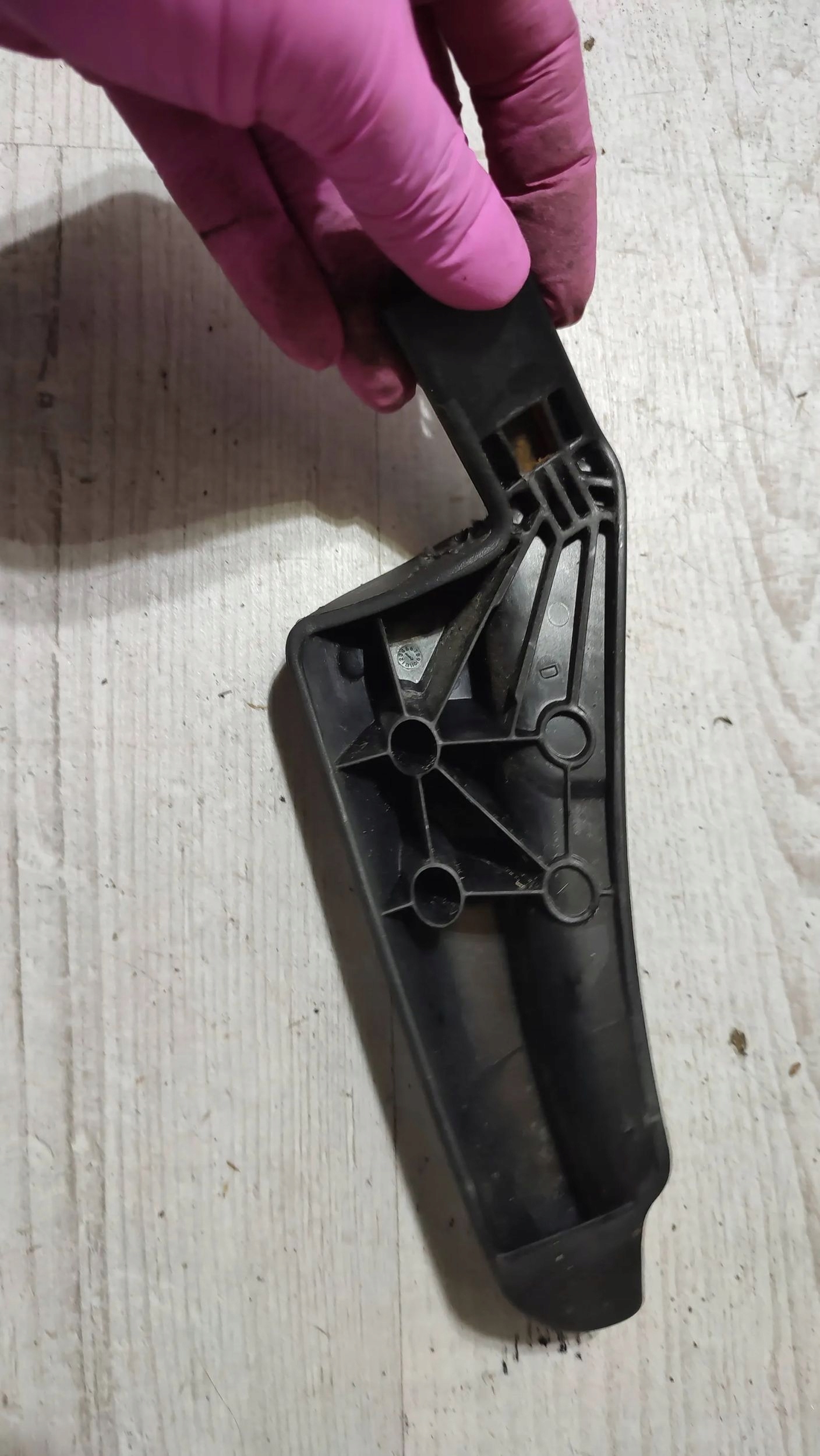 Renault Kadjar 17r 1.5dci front side right bracket do control seat