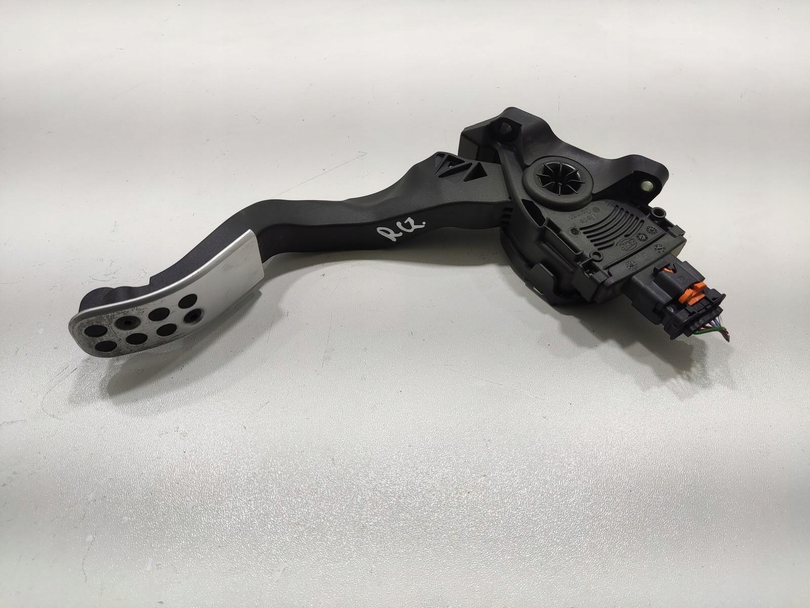 accelerator pedal PEUGEOT RCZ 1.6 THP 2009-2015 9687348480